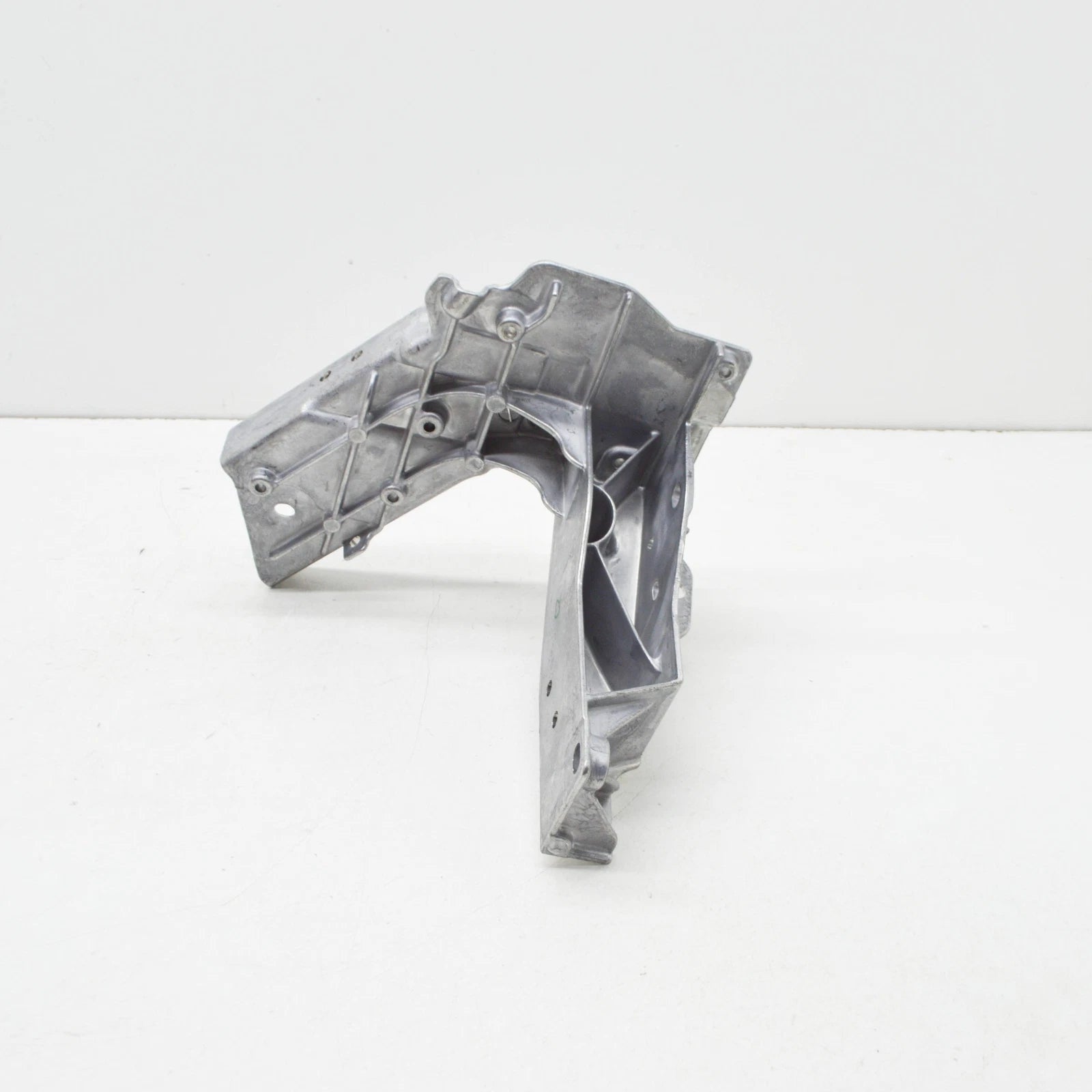 NEW MERCEDES-BENZ E W213 FRONT RADIATOR RIGHT SUPPORT A2536210700