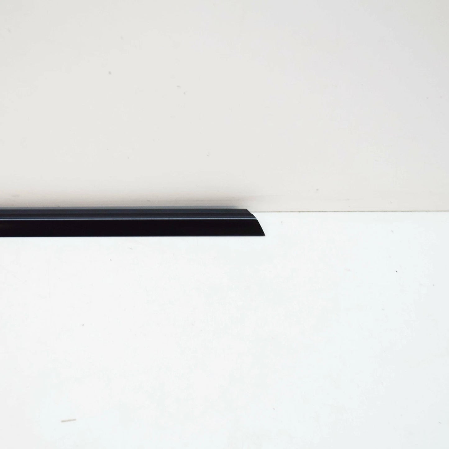 NEW MB A W176 FRONT RIGHT DOOR WINDOW OUTSIDE TRIM A1767250482 ORIGINAL