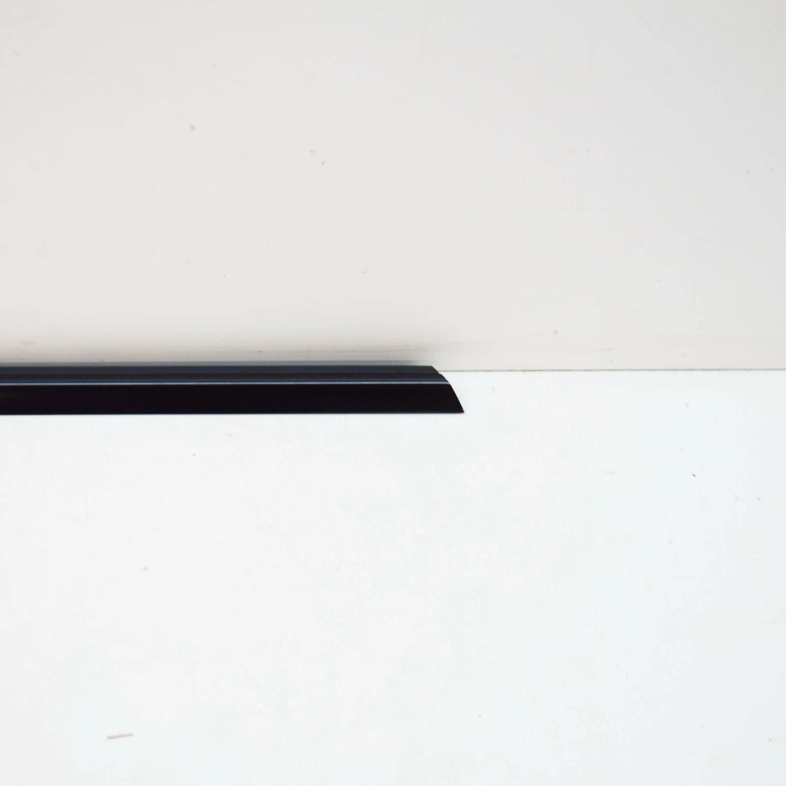 NEW MB A W176 FRONT RIGHT DOOR WINDOW OUTSIDE TRIM A1767250482 ORIGINAL