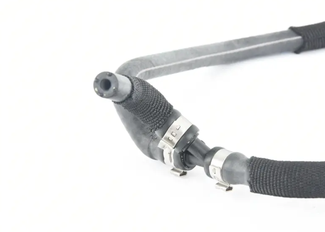 new bmw 7 g11, g12 engine ventilation line 17128602666 8602666 original
