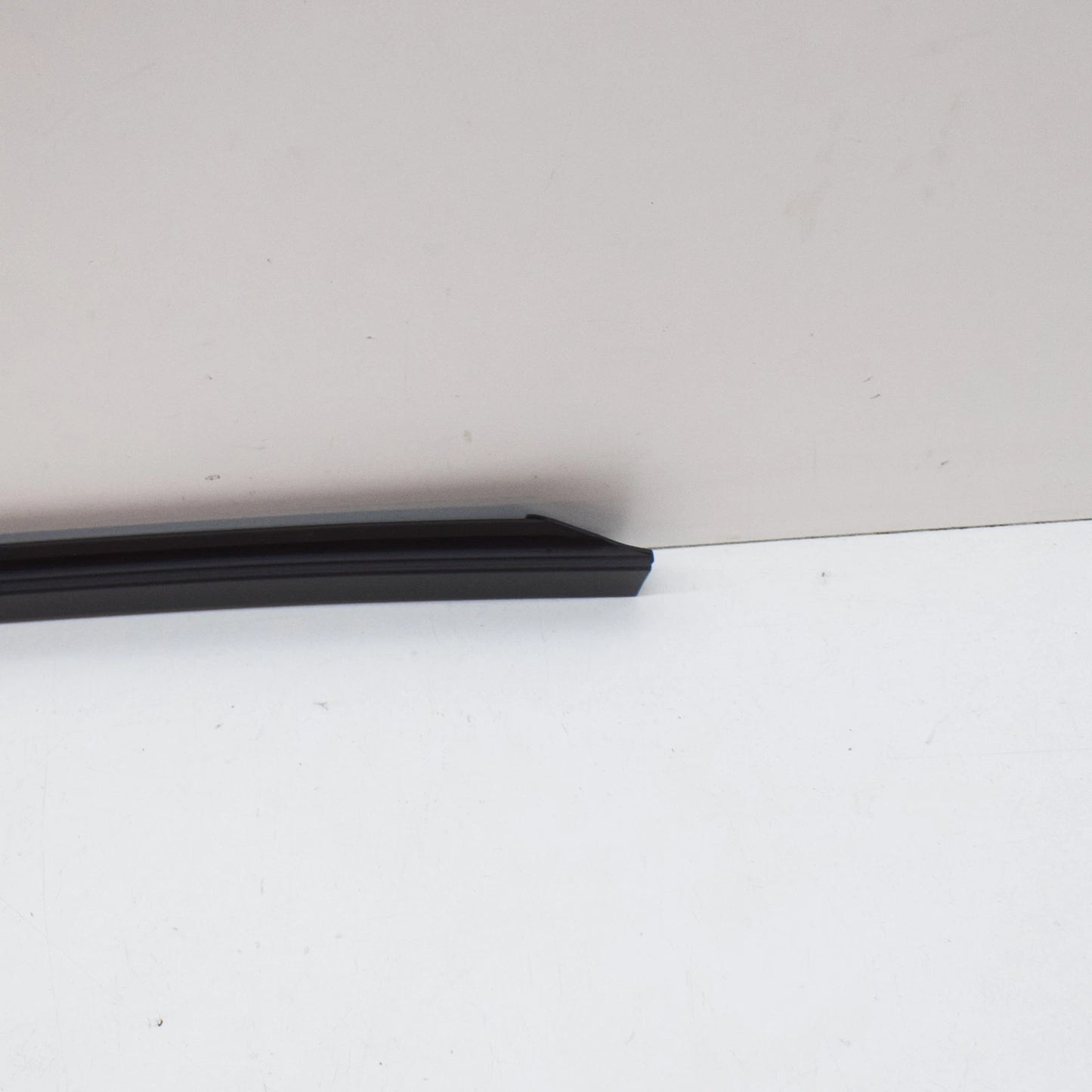 NEW BMW 7 E38 REAR LEFT DOOR SEALING BETWEEN DOOR/ENTRANCE 51228158187 ORIGINAL