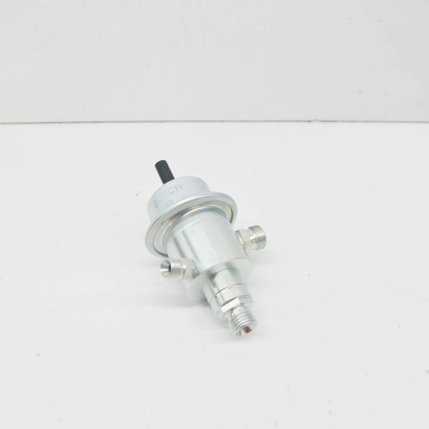 NEW MB E-CLASS W124 FUEL PRESSURE REGULATOR A0000780392 3.0 PETROL ORIGINAL