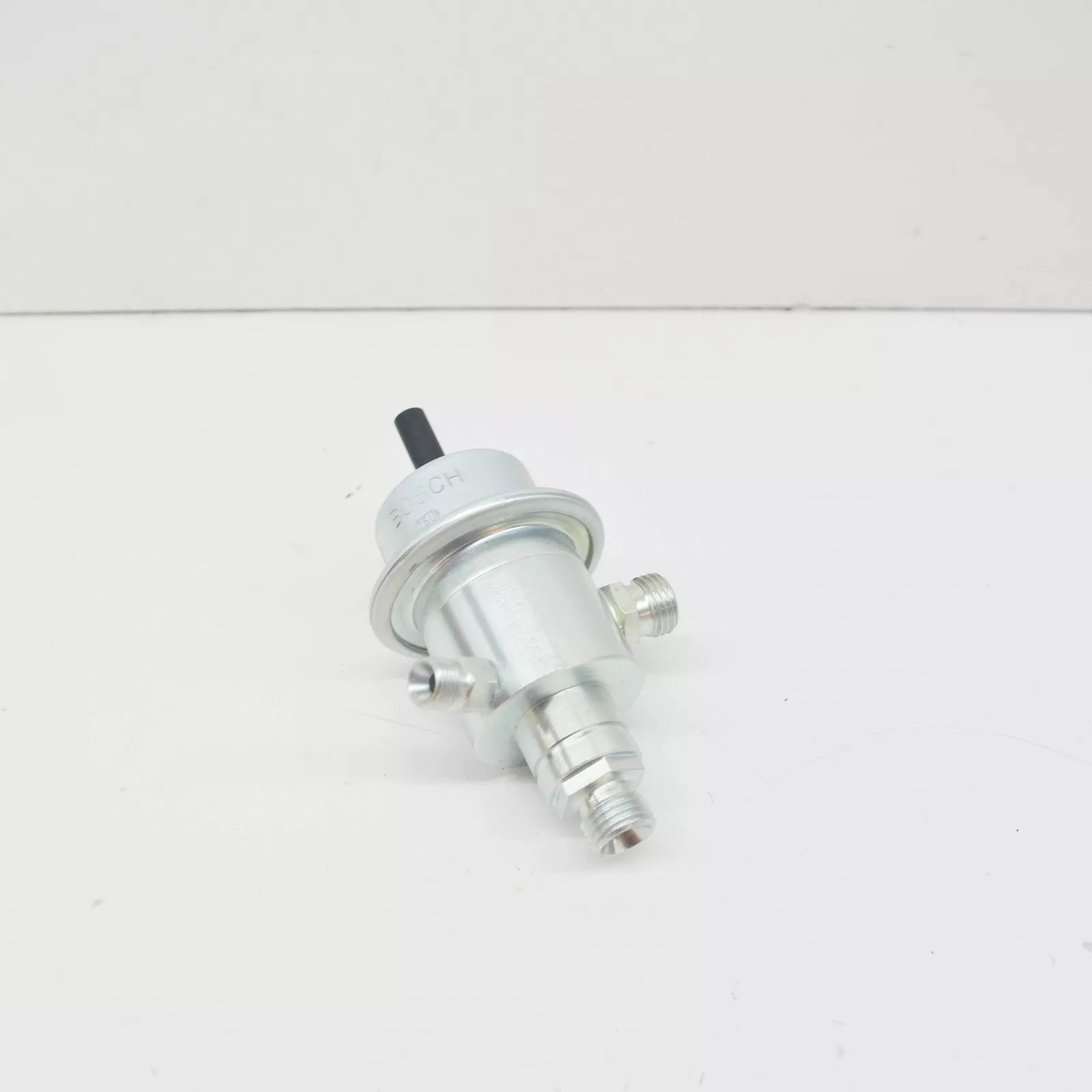 NEW MB E-CLASS W124 FUEL PRESSURE REGULATOR A0000780392 3.0 PETROL ORIGINAL