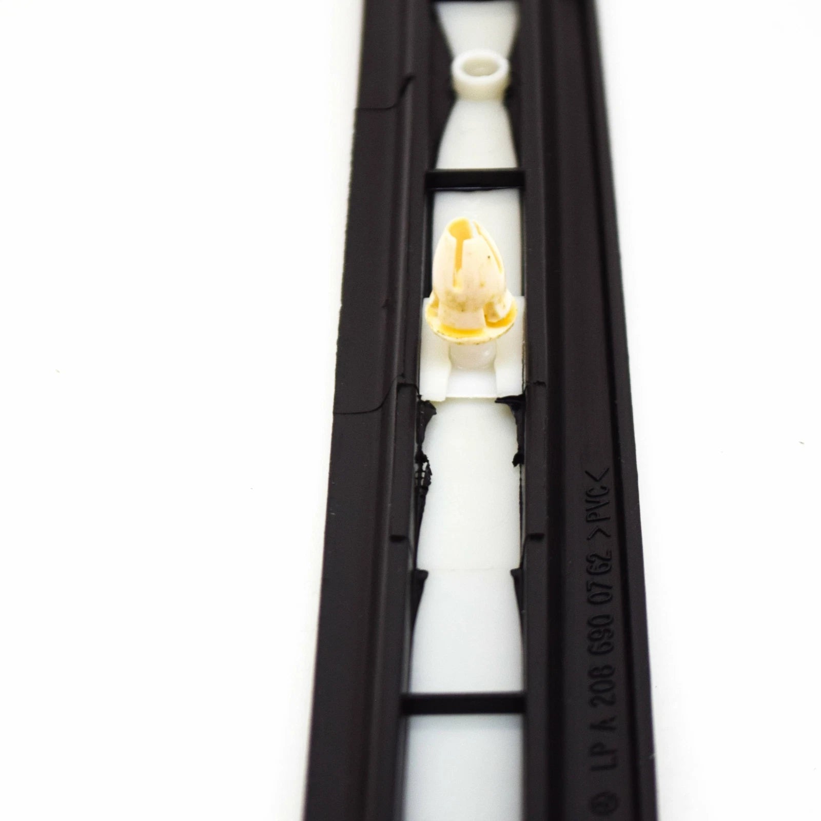 NEW MERCEDES-BENZ CLK C208 FRONT LEFT FENDER BOTTOM STRIP A2086900762 ORIGINAL