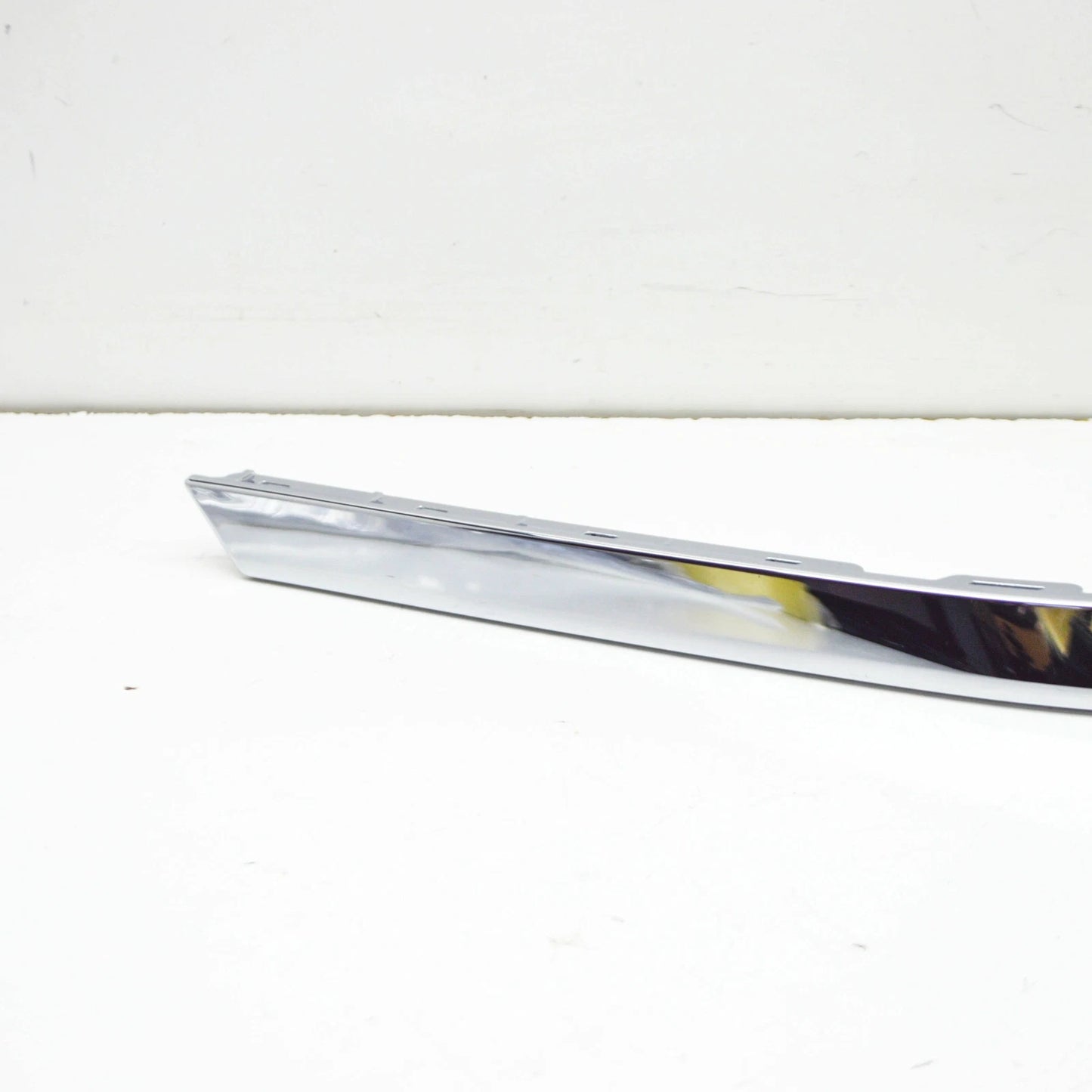 NEW VOLKSWAGEN PHAETON 3D FRONT RIGHT BUMPER MOLDING STRIP 3D0807718G2ZZ