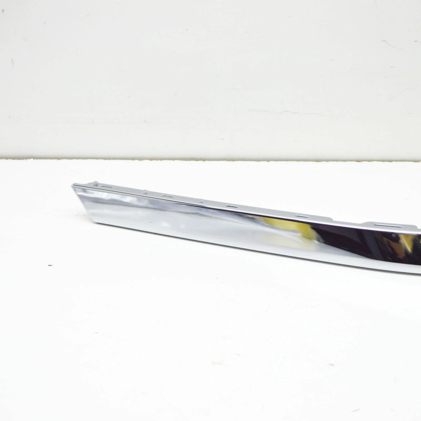 NEW VOLKSWAGEN PHAETON 3D FRONT RIGHT BUMPER MOLDING STRIP 3D0807718G2ZZ