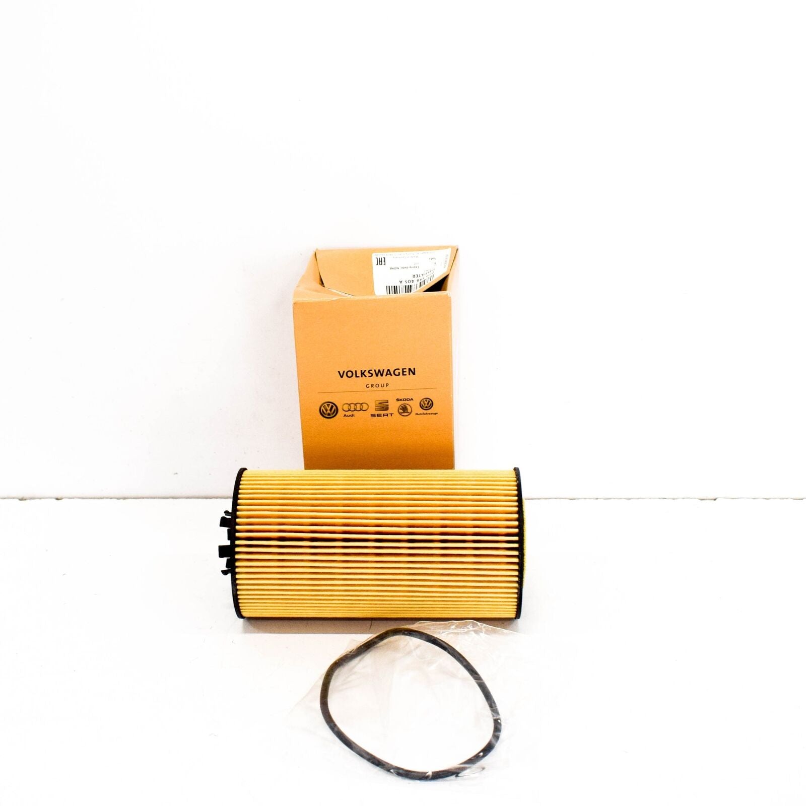 NEW AUDI A4 B7 OIL FILTER 079198405A ORIGINAL