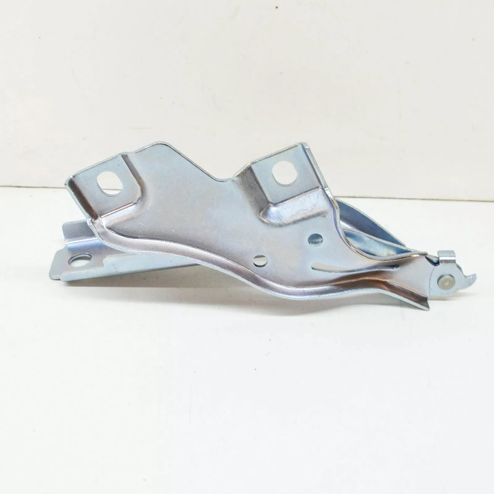 NEW VW PASSAT ALLTRACK B8 FRONT BONNET HOOD LEFT HINGE 3G0823301