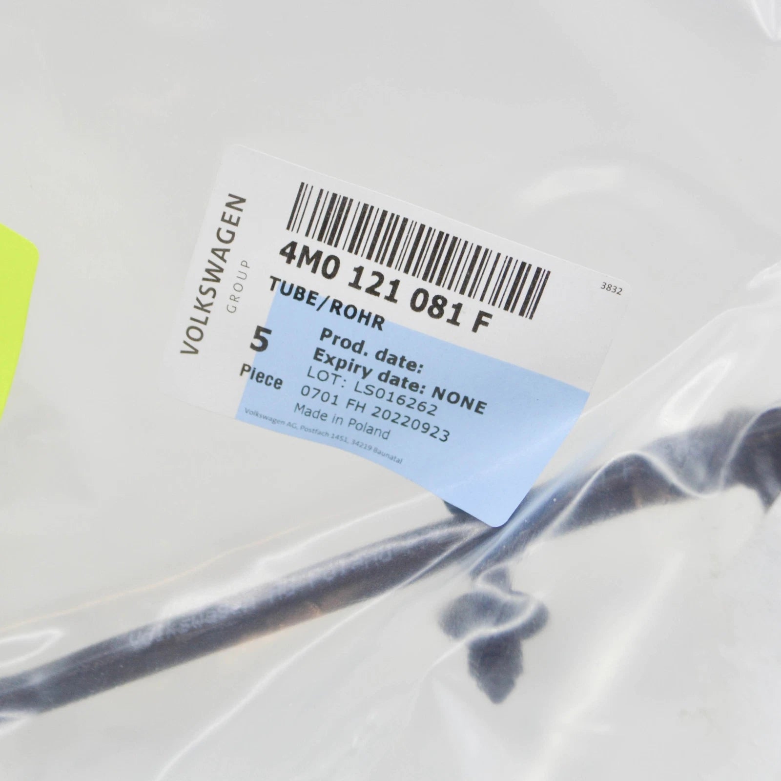 NEW VW TOUAREG CR ENGINE RESERVOIR BREATHER LINE 4M0121081F ORIGINAL