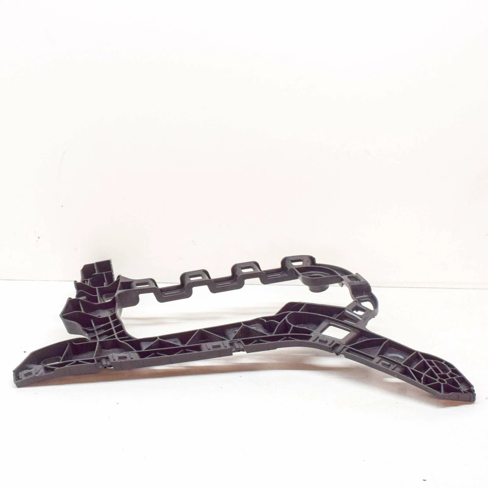 NEW VOLKSWAGEN PASSAT VARIANT B8 REAR RIGHT BUMPER BRACKET 3G9807394