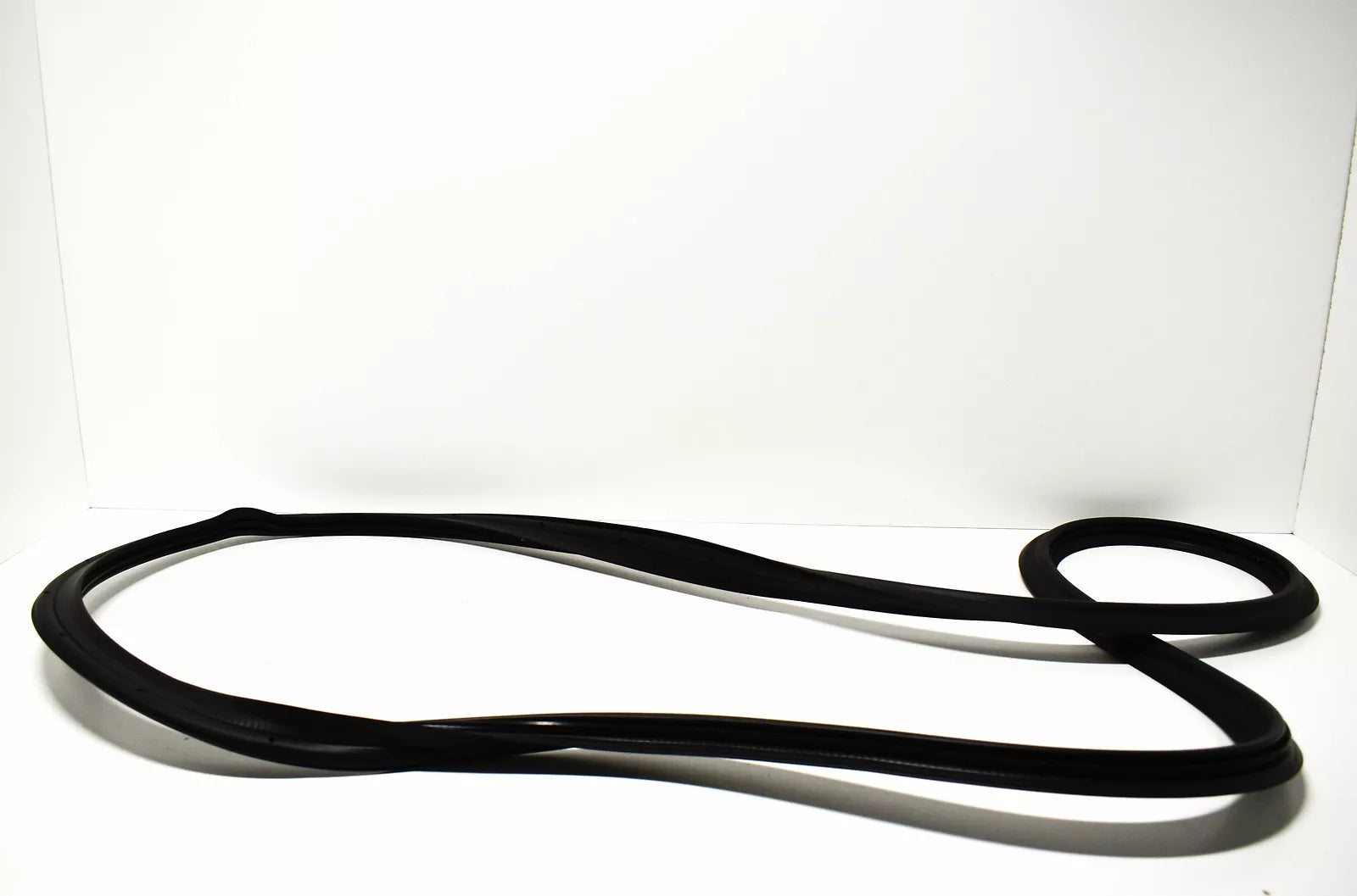 NEW VW CC 358 REAR TRUNK LID SEAL 3C8827705B5AP