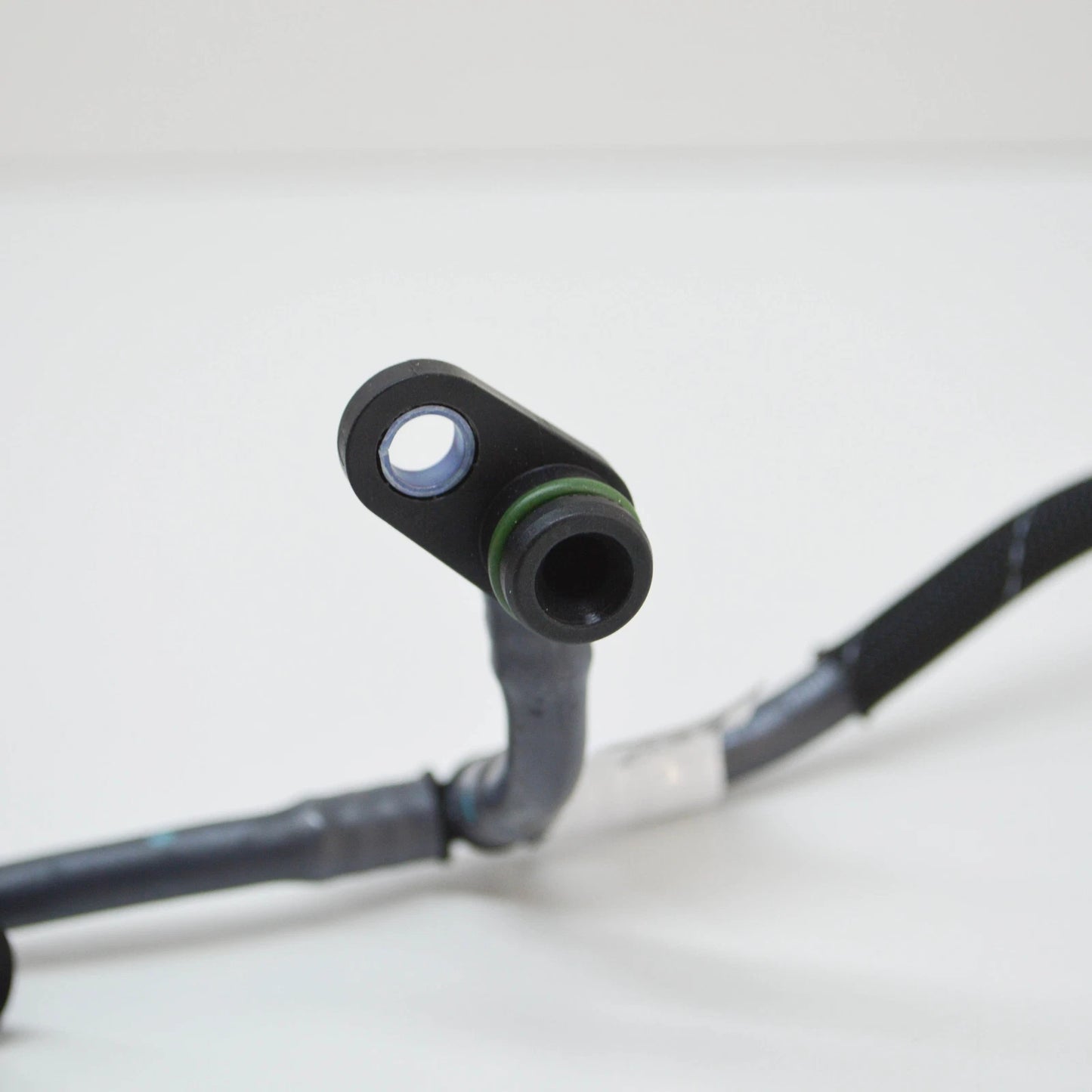 NEW VW TOUAREG CR ENGINE BREATHER LINE 06M121692AD ORIGINAL