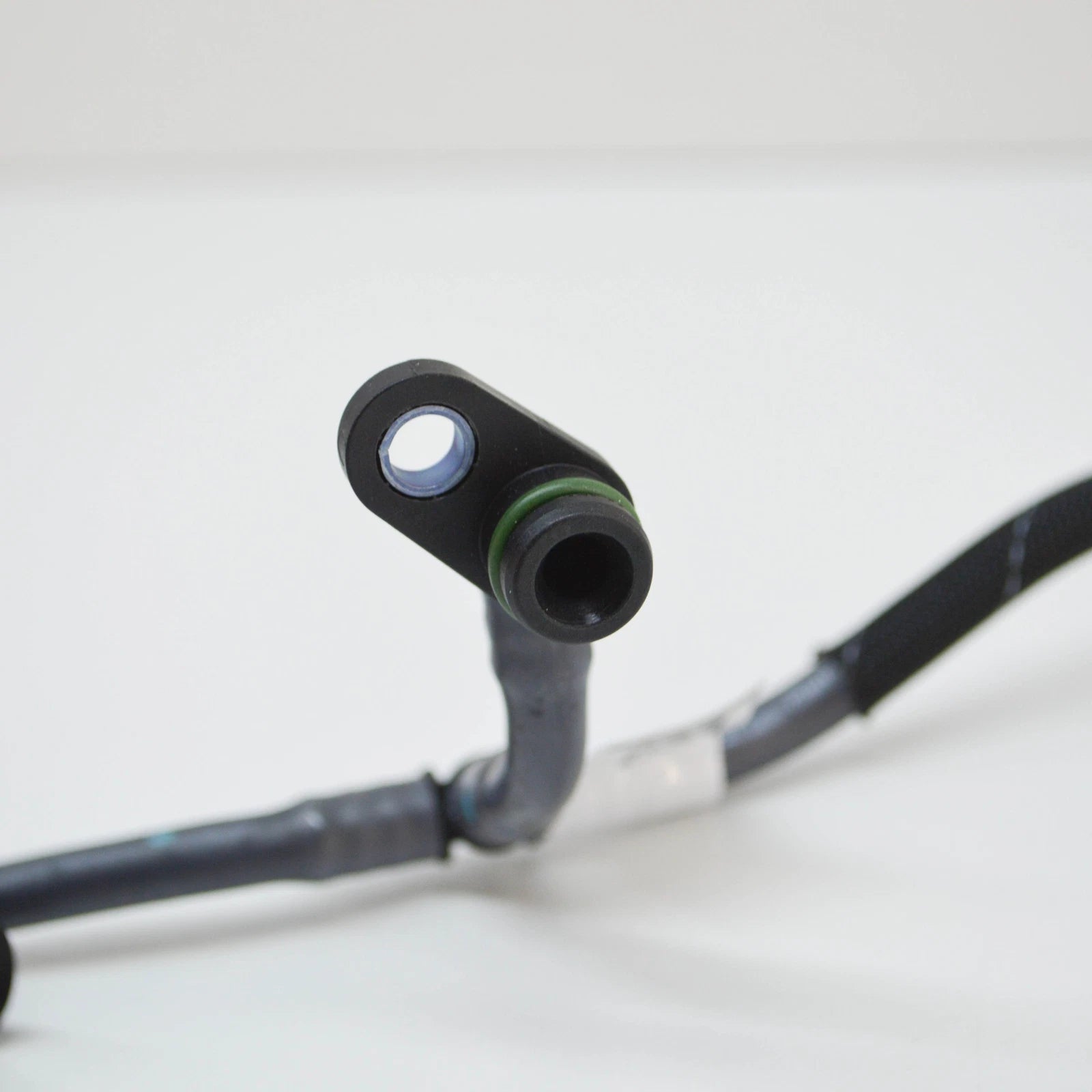 NEW VW TOUAREG CR ENGINE BREATHER LINE 06M121692AD ORIGINAL