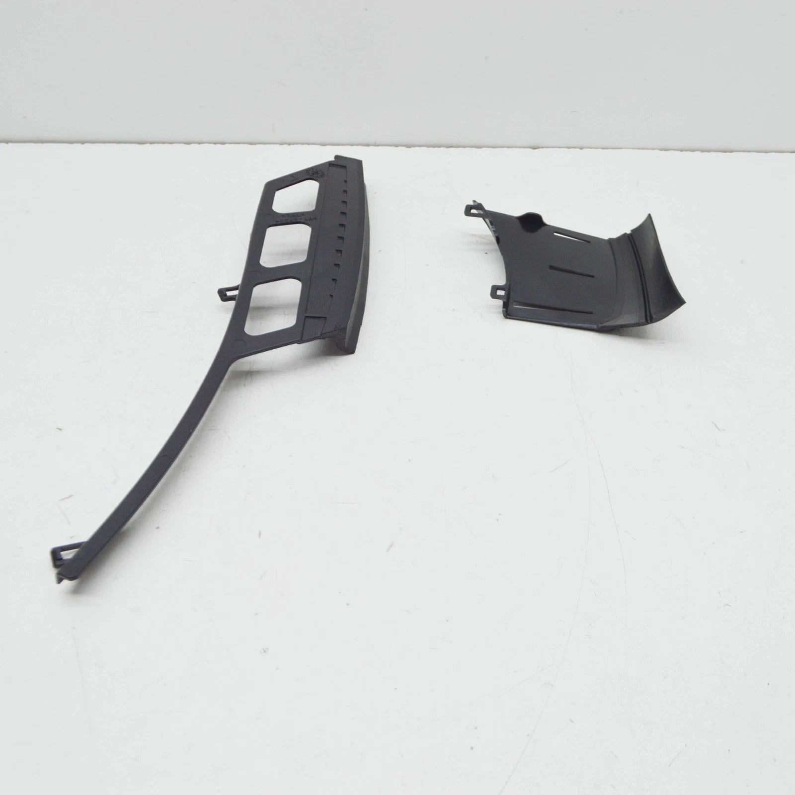 NEW BMW I3 I01 FRONT LEFT HEADLIGHT TRIM 63117396333 ORIGINAL