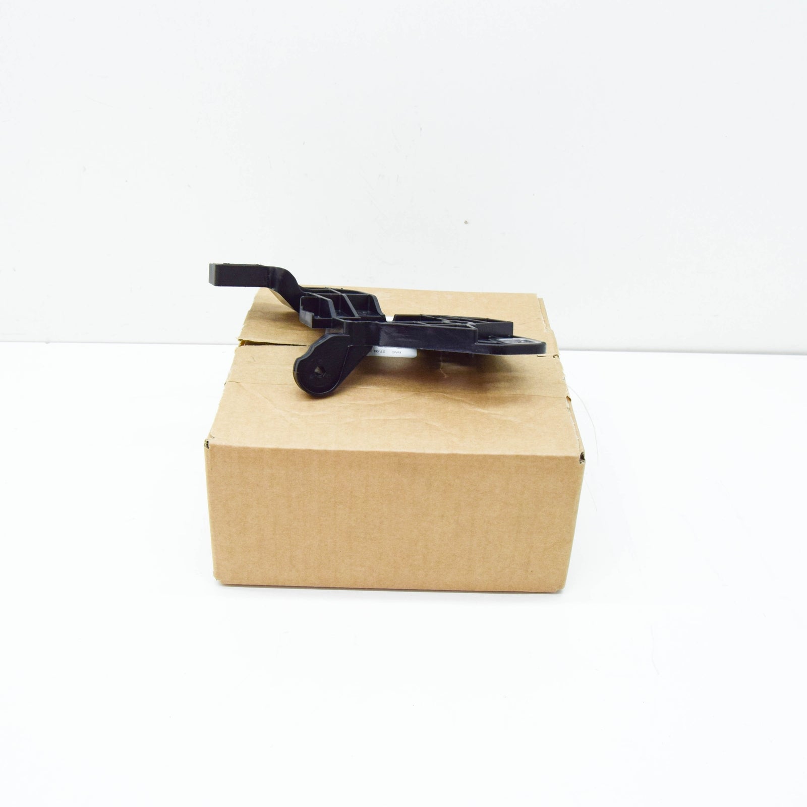 NEW MERCEDES BENZ GLC X253 RADIATOR BRACKET LEFT A2536201700 ORIGINAL