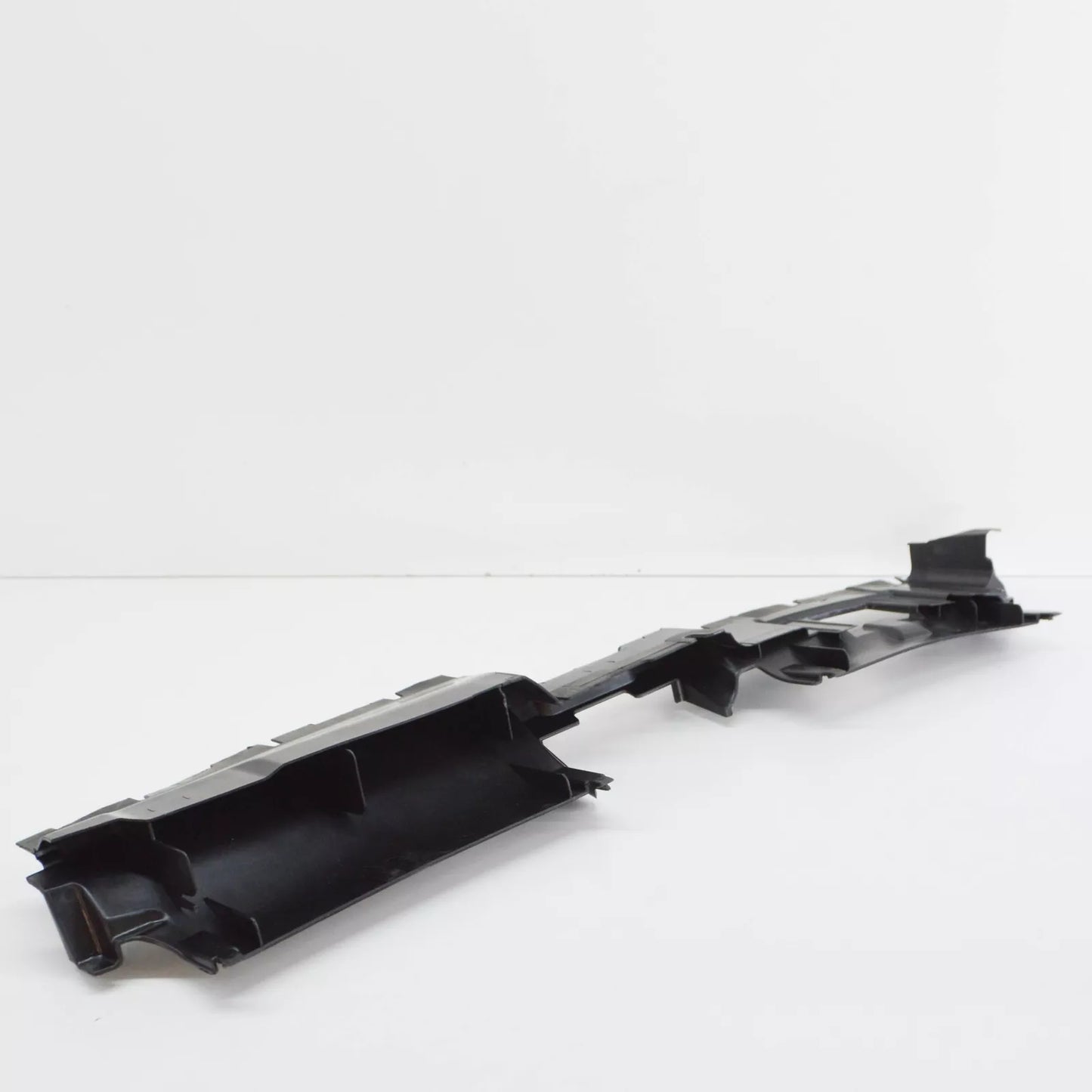 NEW VOLKSWAGEN PASSAT B8 3G UPPER RADIATOR AIR DEFLECTOR 3G0121330D ORIGINAL