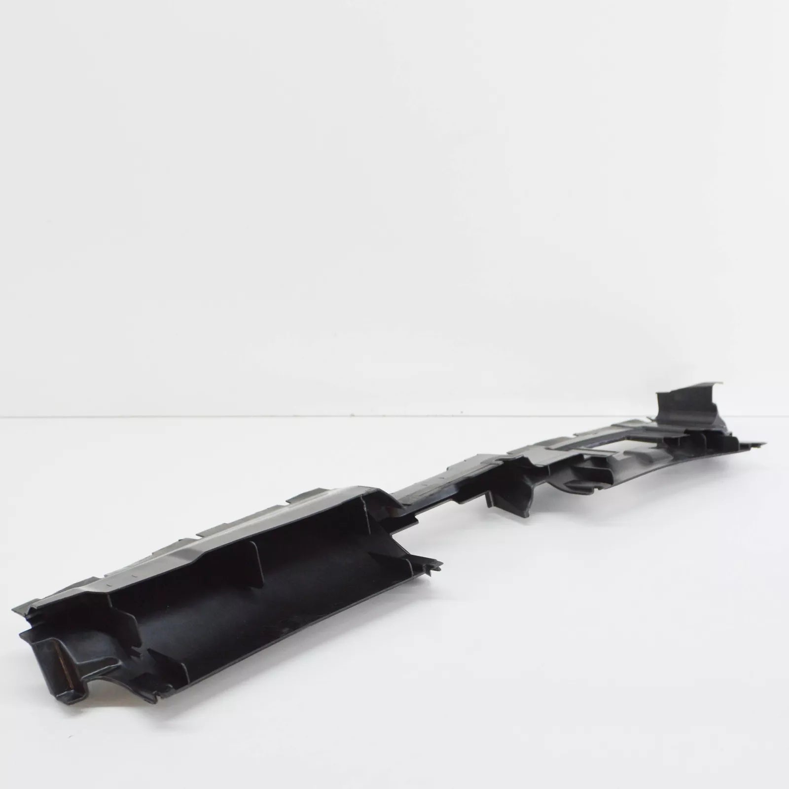 NEW VOLKSWAGEN PASSAT B8 3G UPPER RADIATOR AIR DEFLECTOR 3G0121330D ORIGINAL