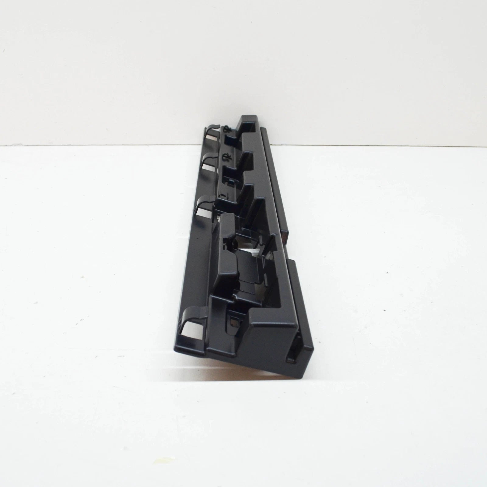 NEW BMW 2 GRAN TOURER F46 REAR LEFT CENTER SIDESKIRT HOLDER 51777301941 ORIGINAL