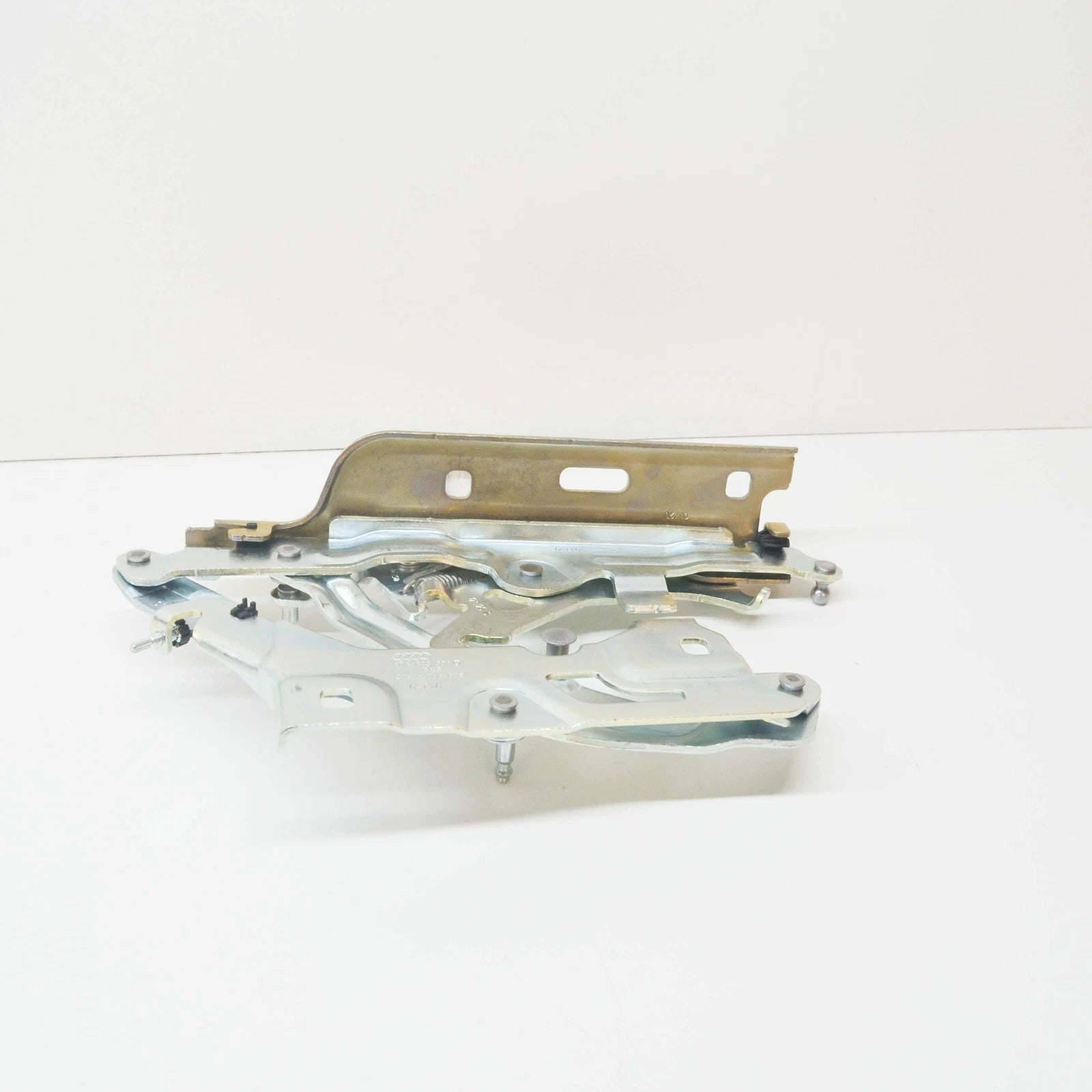 NEW AUDI Q5 FRONT LEFT BONNET HINGE 80A823301D 2019