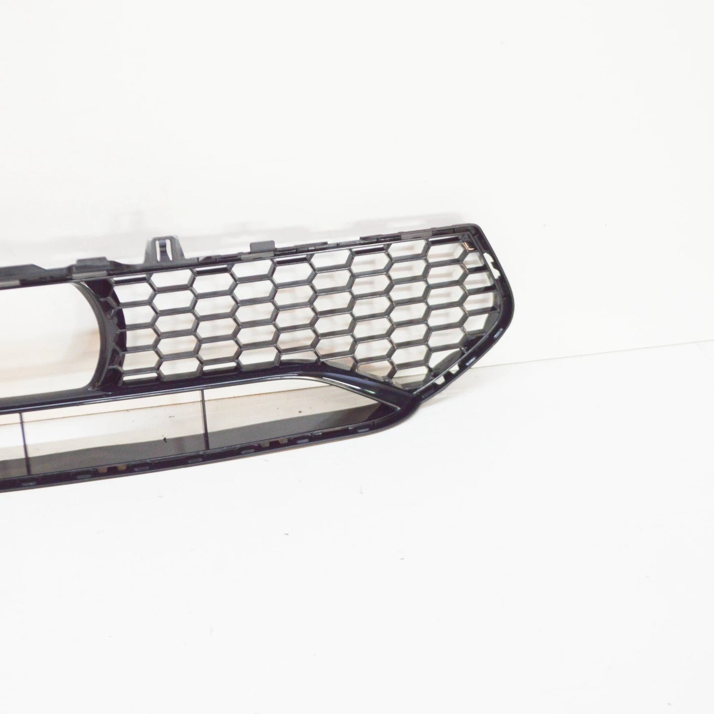 NEW BMW F90 FRONT LOWER GRILLE 51118072980 8072980 ORIGINAL