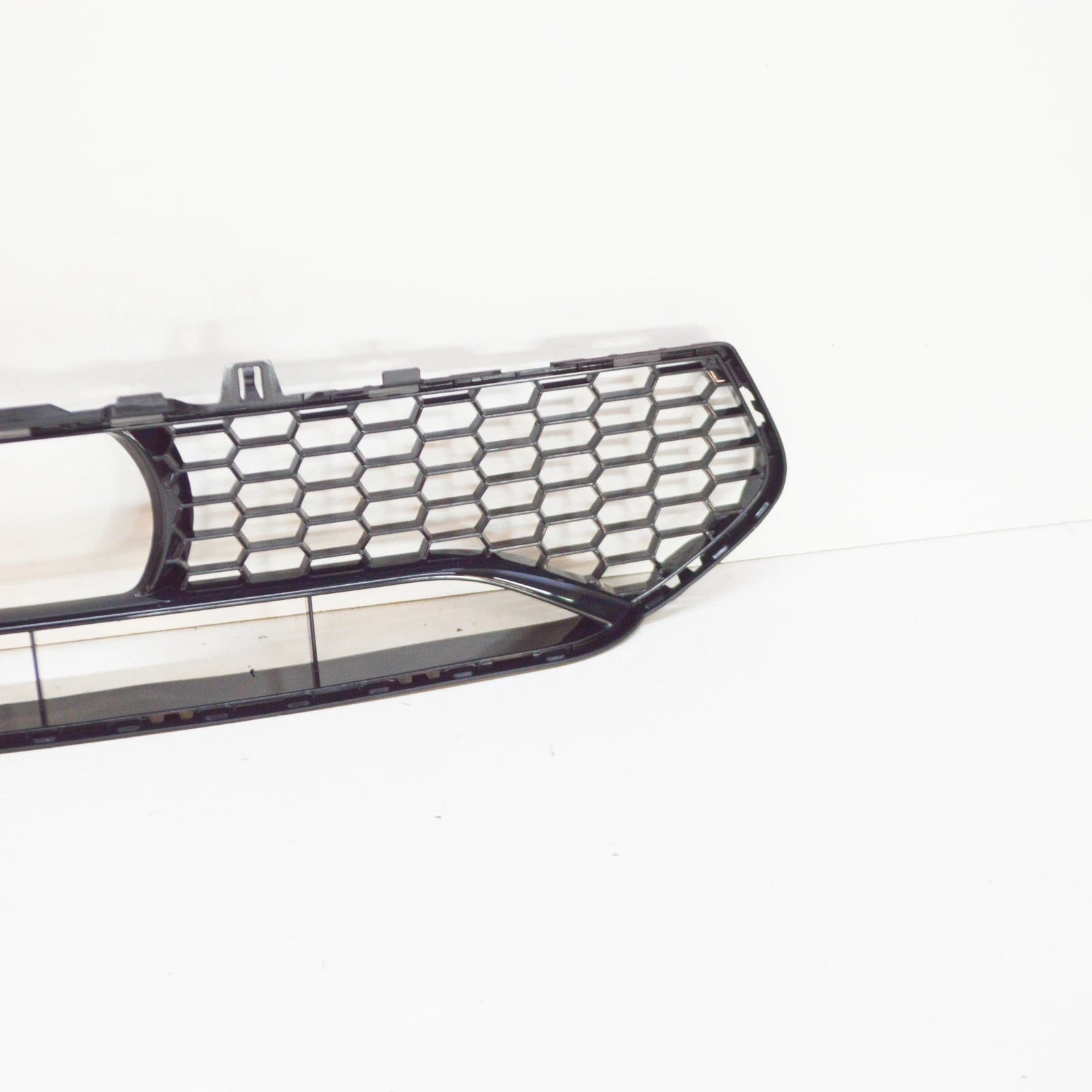 NEW BMW F90 FRONT LOWER GRILLE 51118072980 8072980 ORIGINAL