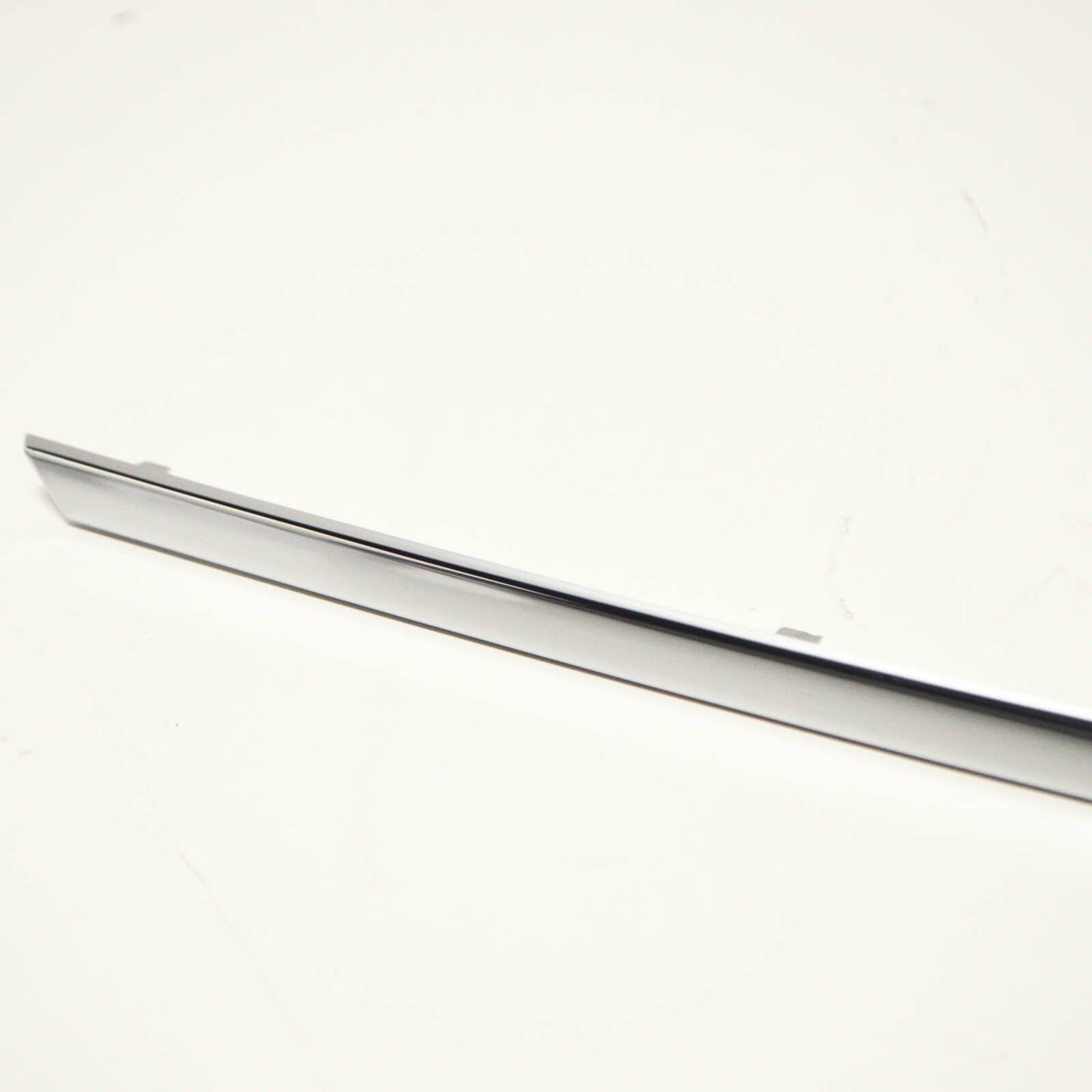 NEW MERCEDES BENZ E C207 FRONT LEFT BUMPER BOTTOM MOULDING TRIM A2078851921