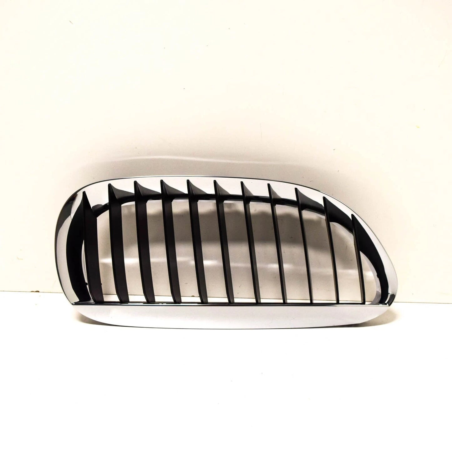 NEW BMW 6 E63 FRONT RIGHT FOG LIGHT GRILL 51137008916 7008916 2004 3796361