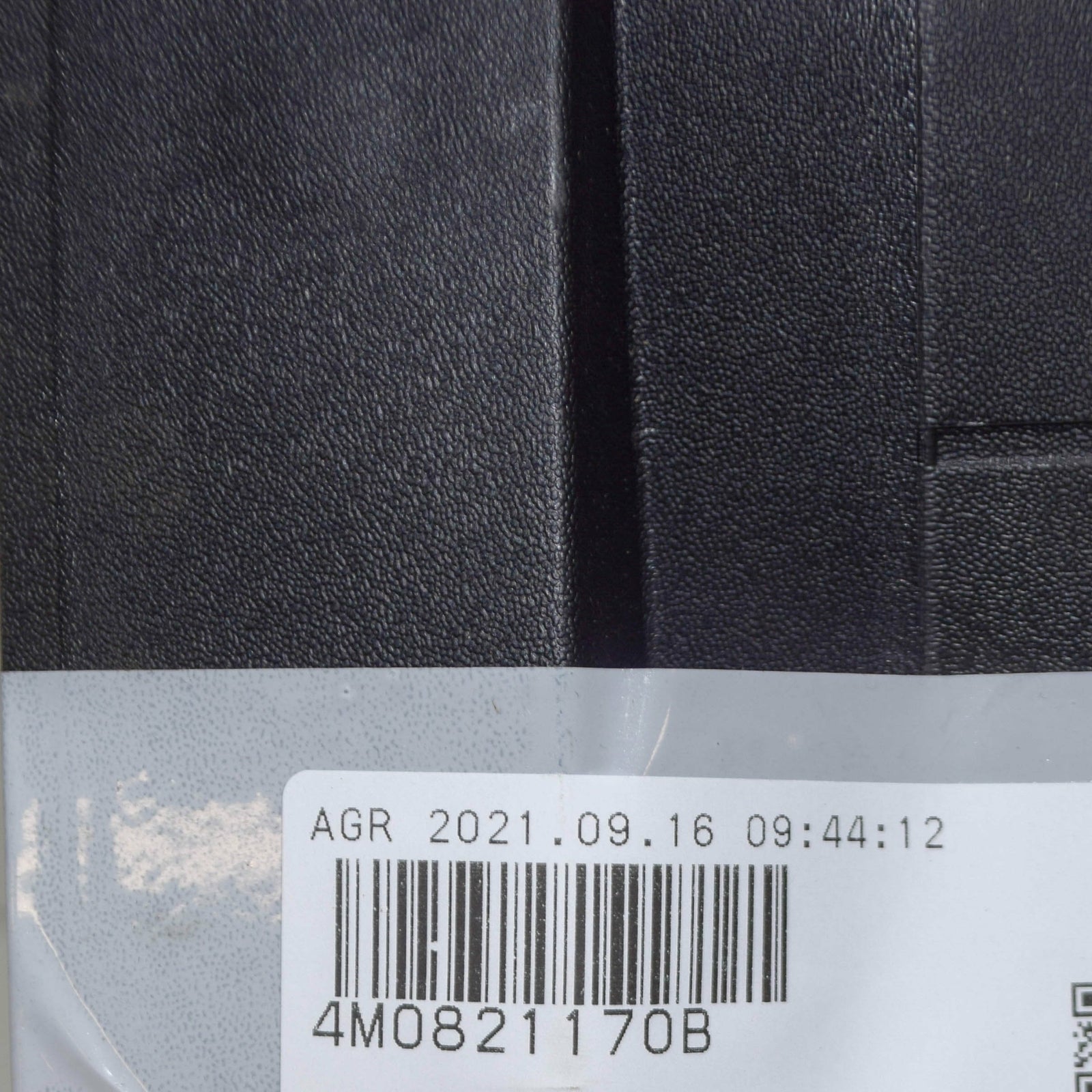 NEW AUDI Q7 4M FRONT BONNET HOOD RIGHT SEAL 4M0821170B ORIGINAL