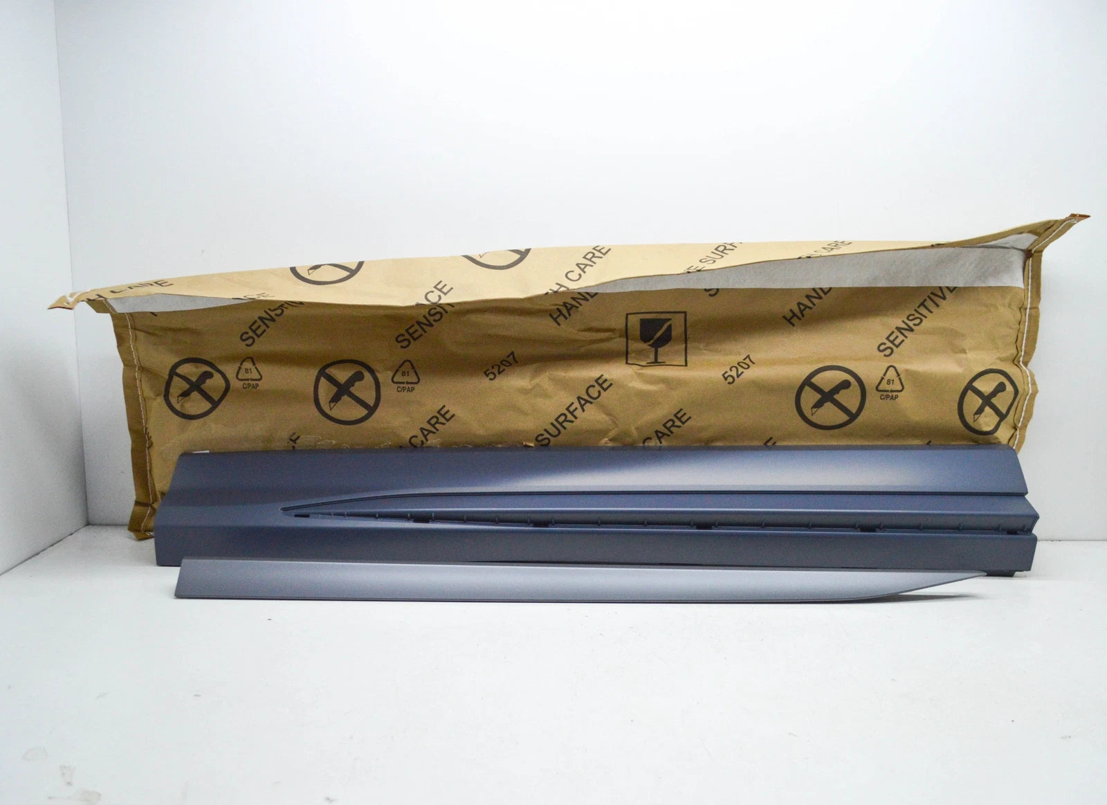 NEW AUDI Q3 8U FRONT LEFT DOOR LOWER MOLDING 83A853959BGRU