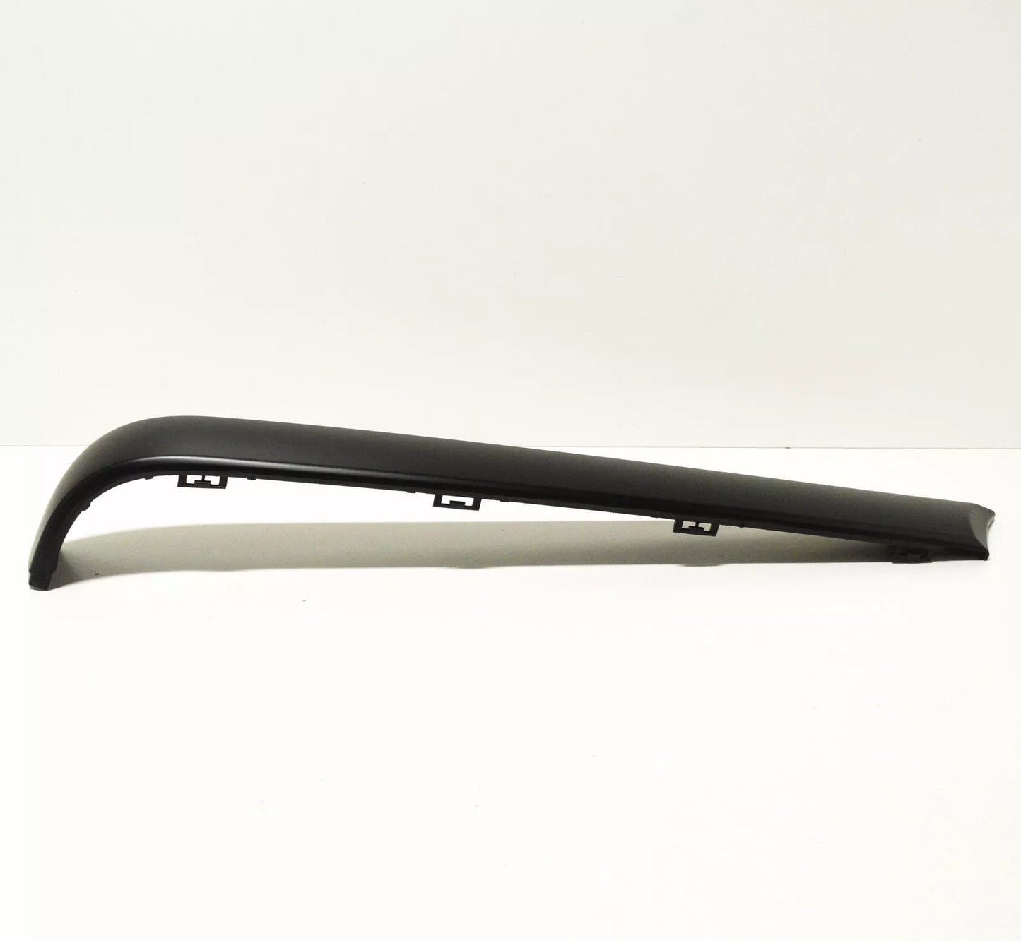 NEW BMW 3 E30 REAR BUMPER RIGHT RUBBER STRIP MOLDING TRIM 51121945928 ORIGINAL