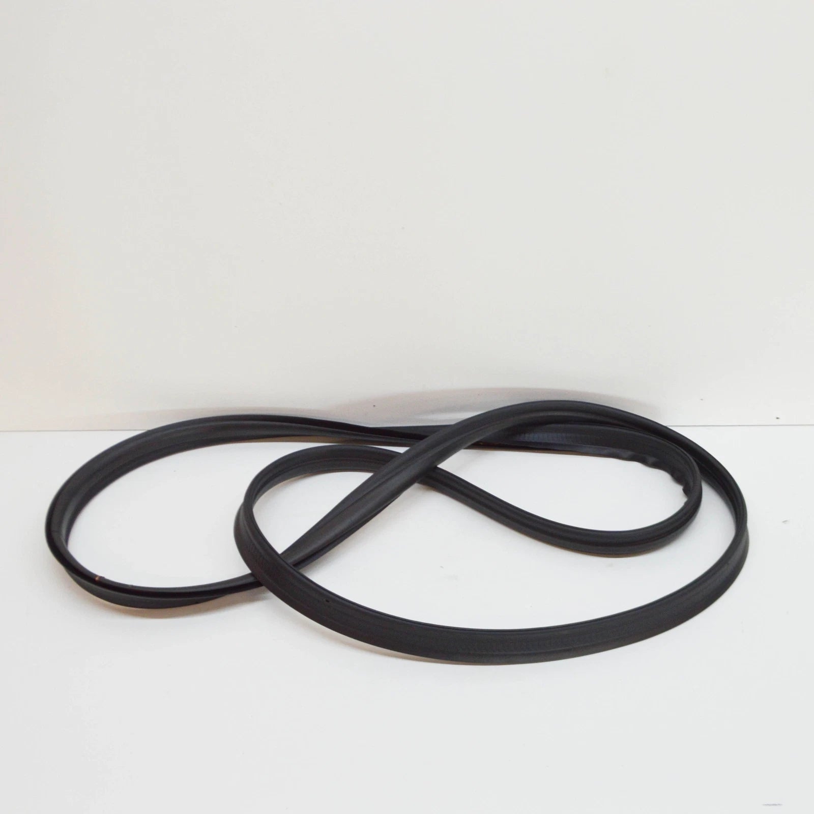 NEW MERCEDES-BENZ GLK X204 REAR PANEL DOOR SEAL A2047400478 ORIGINAL