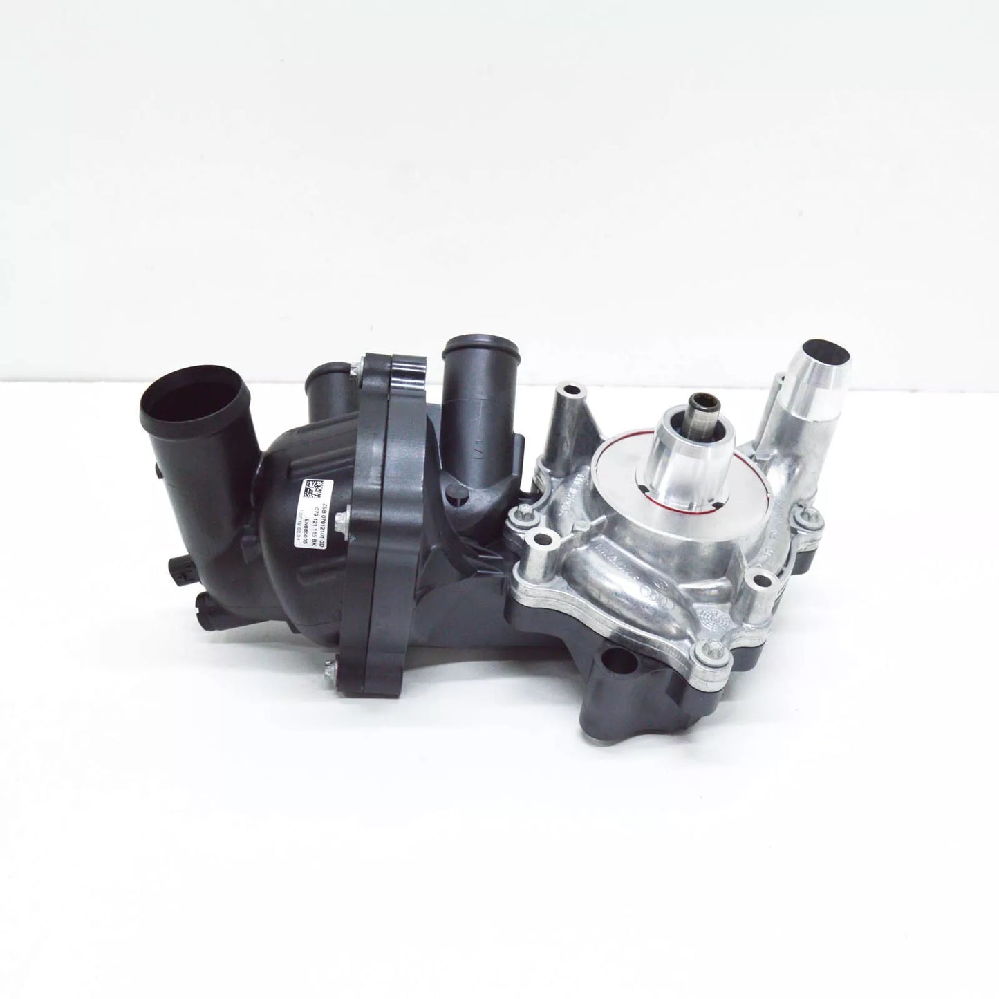 NEW VOLKSWAGEN TOUAREG 7L WATER PUMP 079121010D ORIGINAL