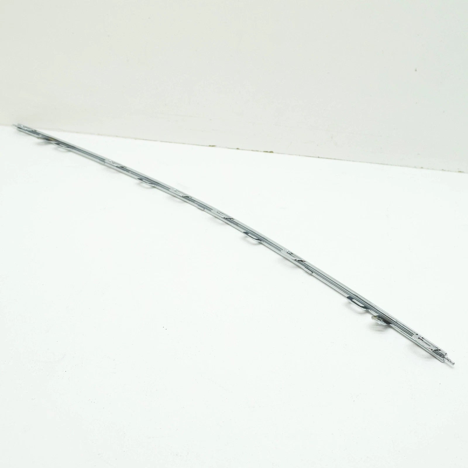 NEW MERCEDES-BENZ S W222 FRONT BUMPER CENTER MOLDING A2228851001 ORIGINAL