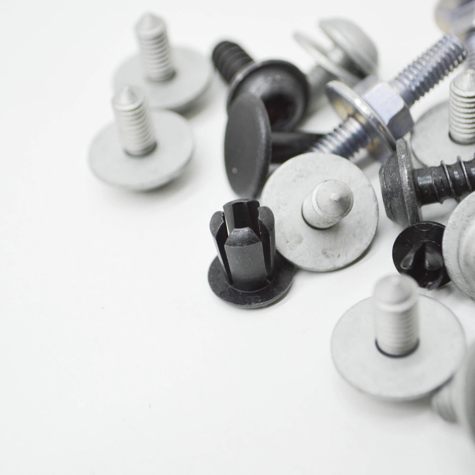 NEW AUDI A6 C8 FRONT WING MOUNT BOLTS SET 4K0098625 ORIGINAL