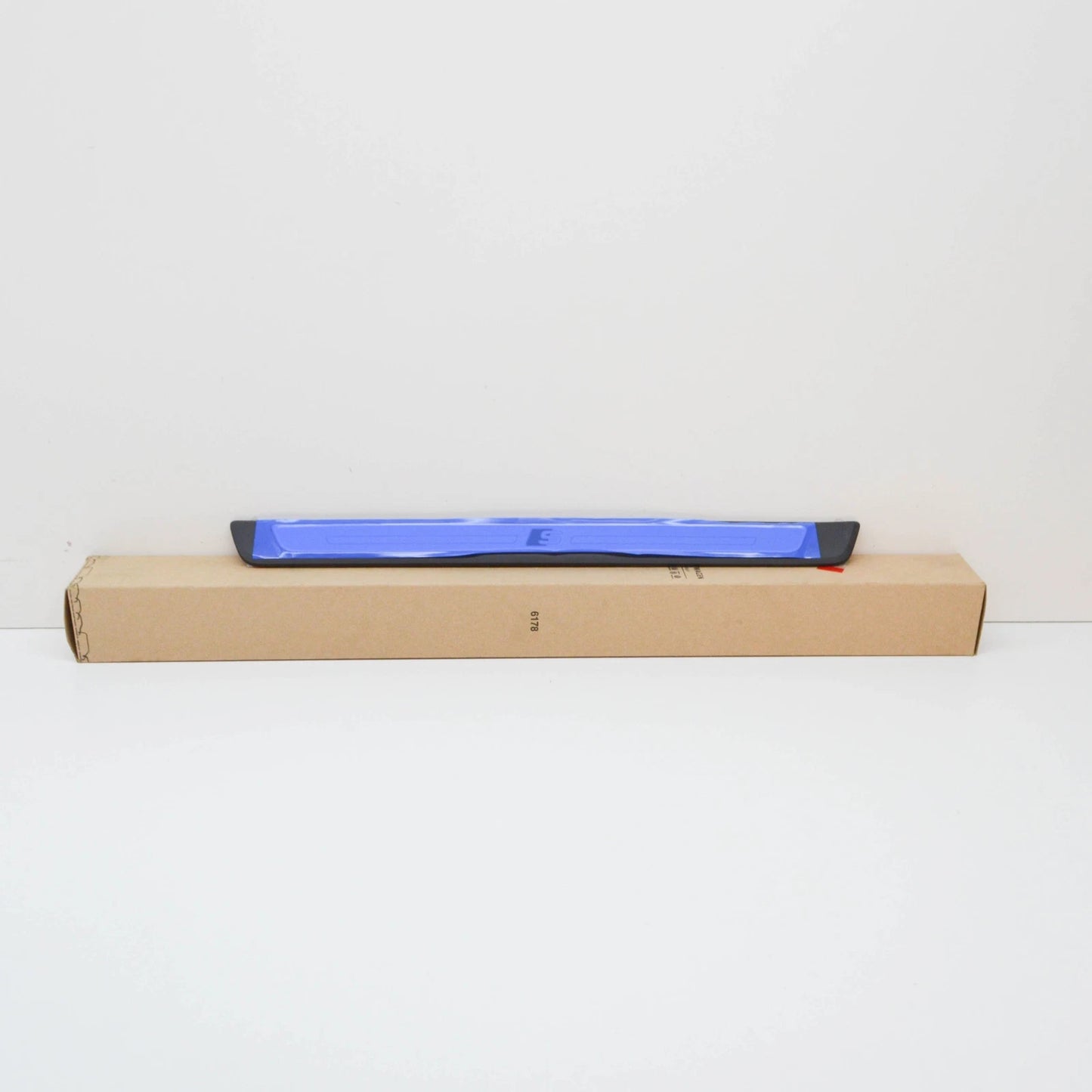 NEW AUDI A3 8V S3 FRONT LEFT DOOR SILL PLATE TRIM 8V4947417 ORIGINAL