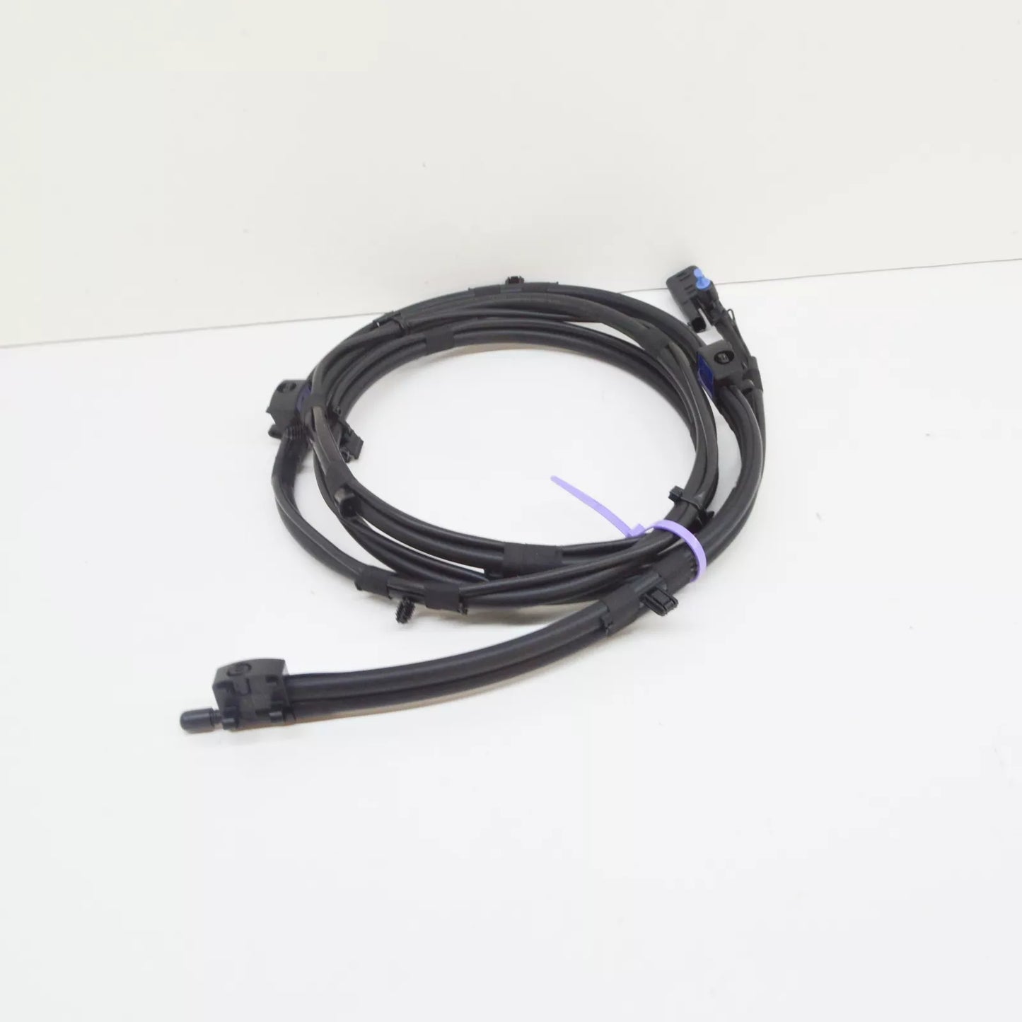 NEW MB GLA X156 HEADLIGHT WASHER HOSE LINE WITH NOZZLE RHD A1768601392 ORIGINAL