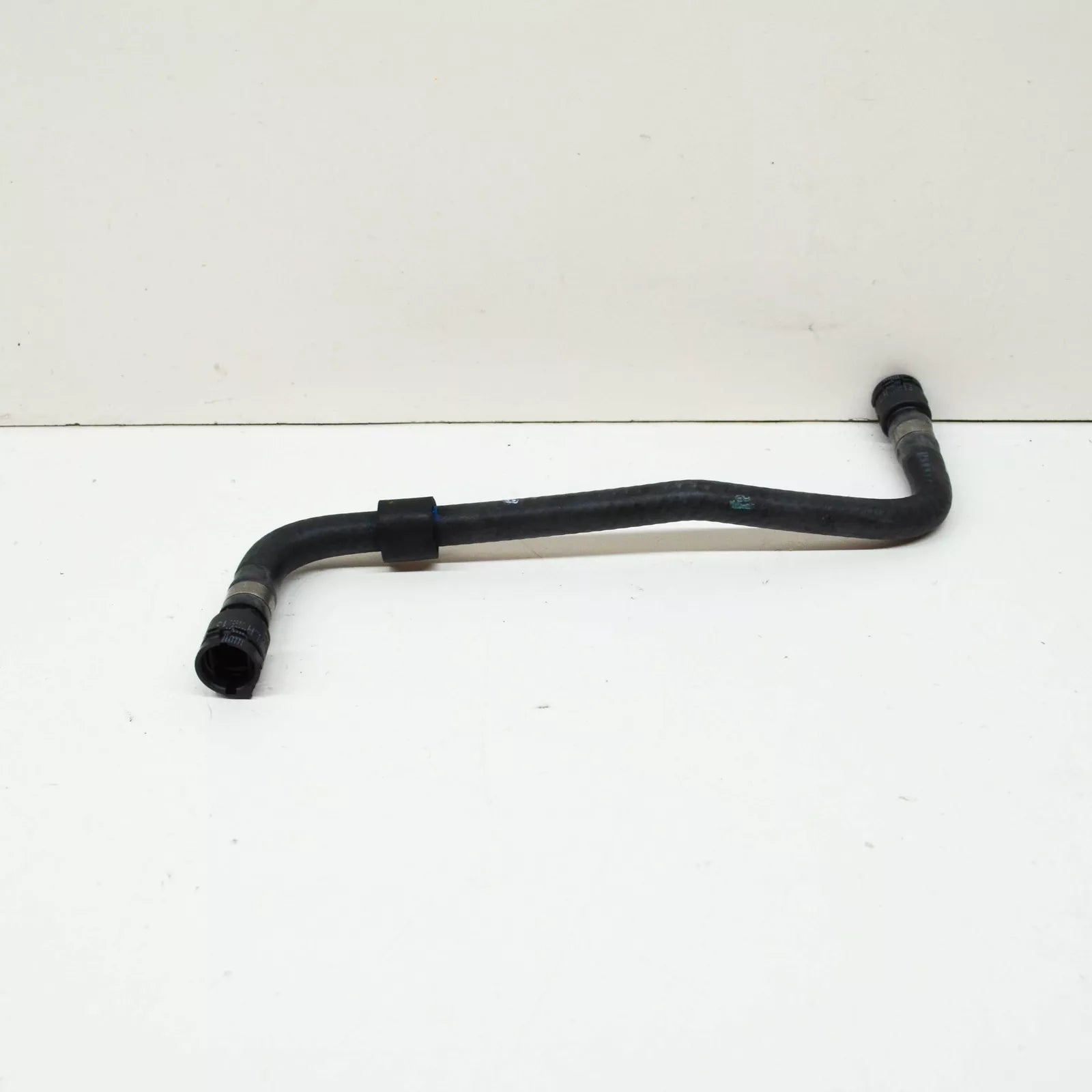 NEW BMW 5 G30 WATER COOLING RADIATOR TO EXPANSION TANK PIPE 17125A09423 ORIGINAL