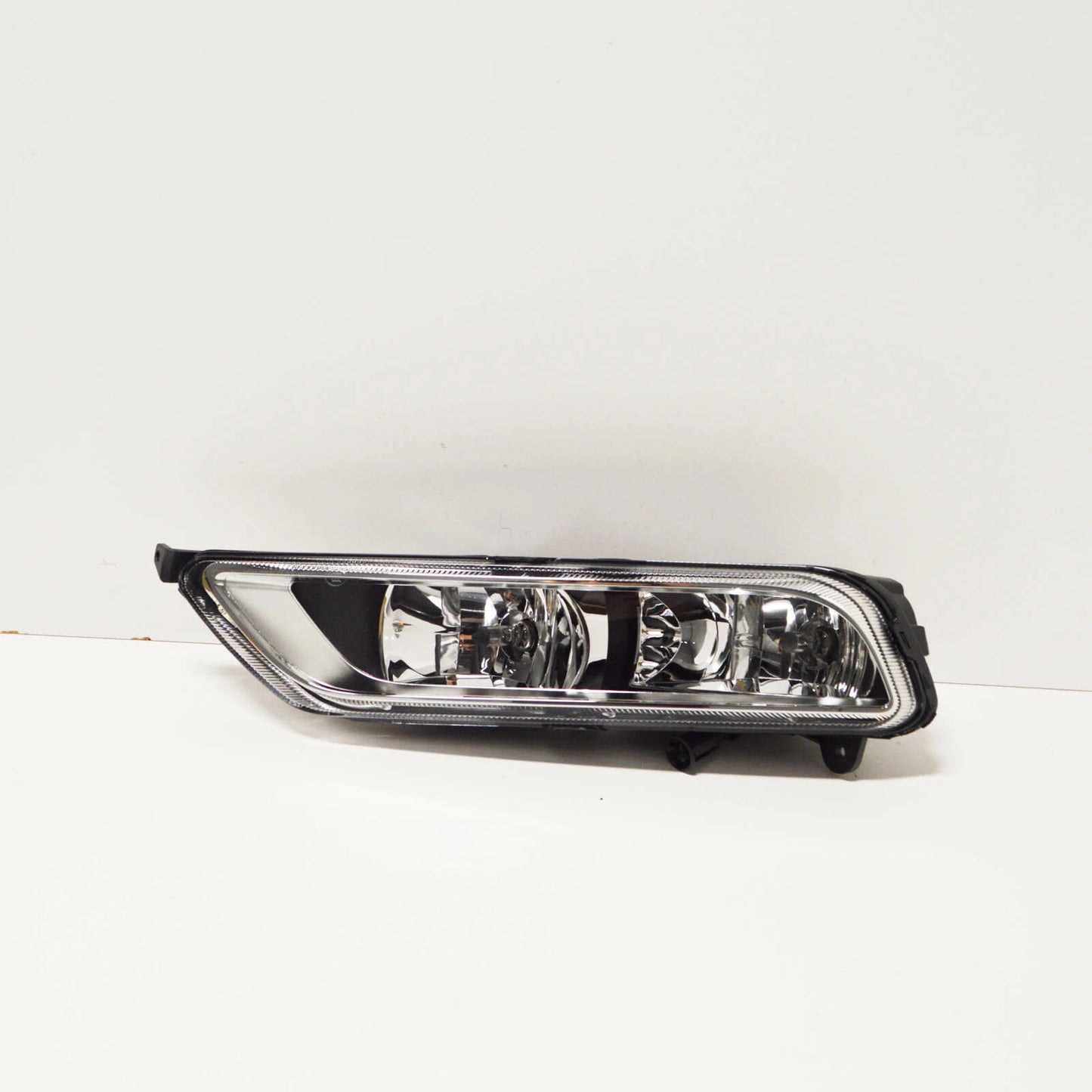 NEW VOLKSWAGEN PASSAT B7 FRONT LEFT HALOGEN FOG LIGHT 3AA941661D