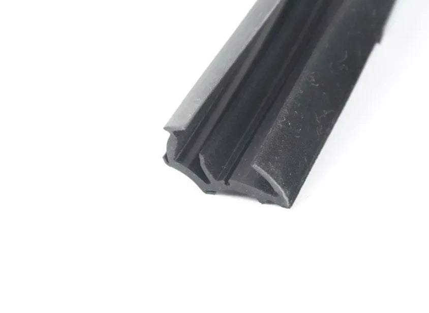 NEW VOLKSWAGEN PASSAT B7 FRONT RIGHT DOOR WINDOW GUIDE 3C4837432F5AP ORIGINAL