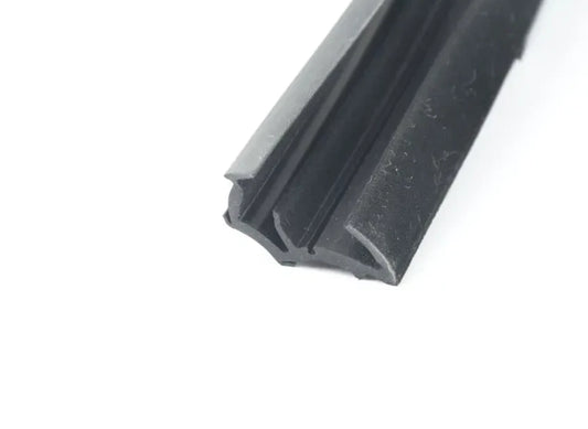 NEW VOLKSWAGEN PASSAT B7 FRONT RIGHT DOOR WINDOW GUIDE 3C4837432F5AP ORIGINAL