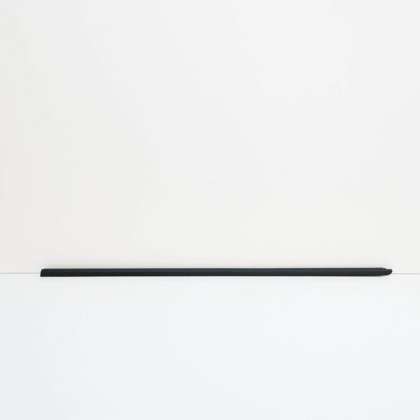 NEW VW AMAROK 2H FRONT LEFT OUTER WINDOW APERTURE SEAL 2H0837703C5AP