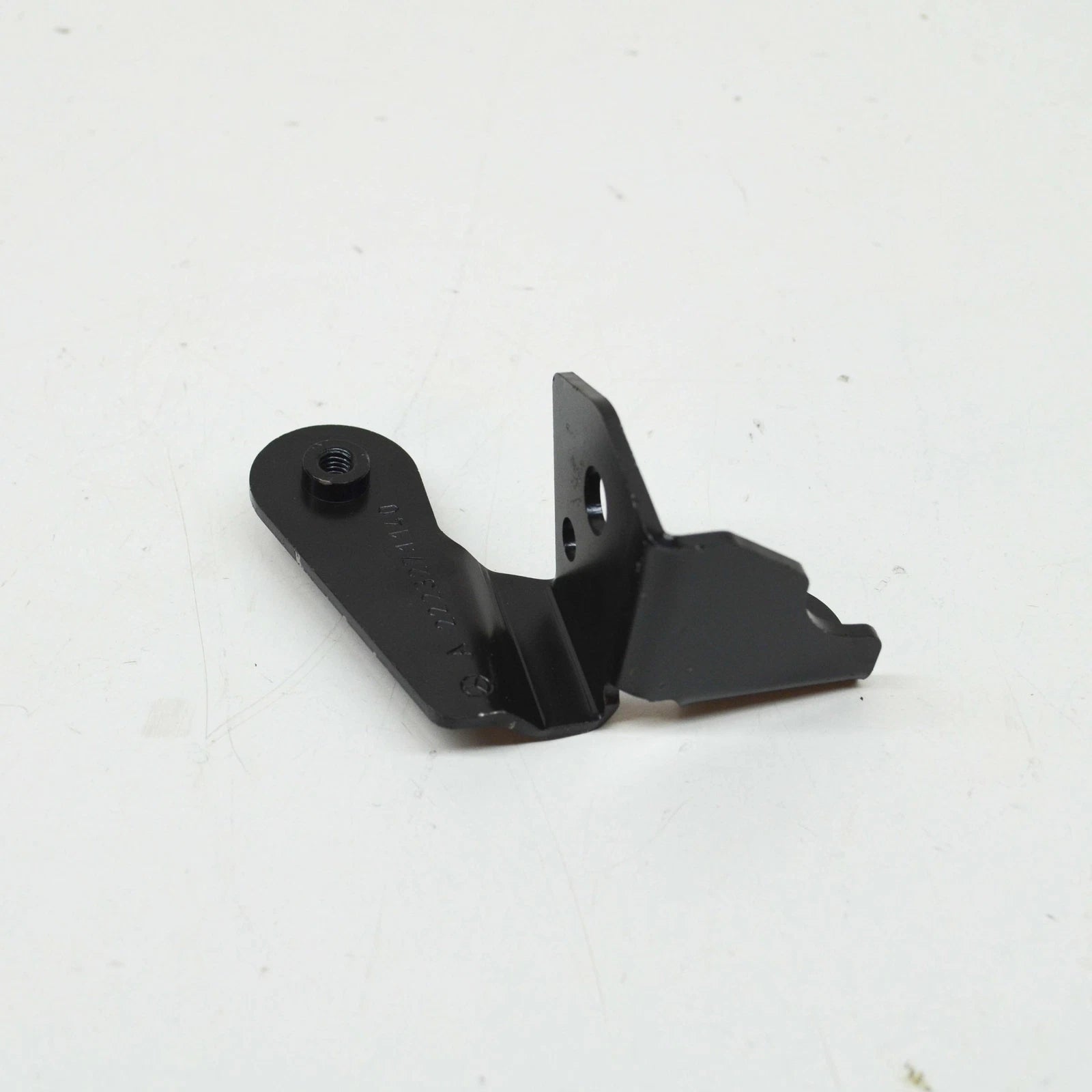 NEW MERCEDES-BENZ S W222 OIL TANK VALVE HOLDER BRACKET A2223271140 ORIGINAL