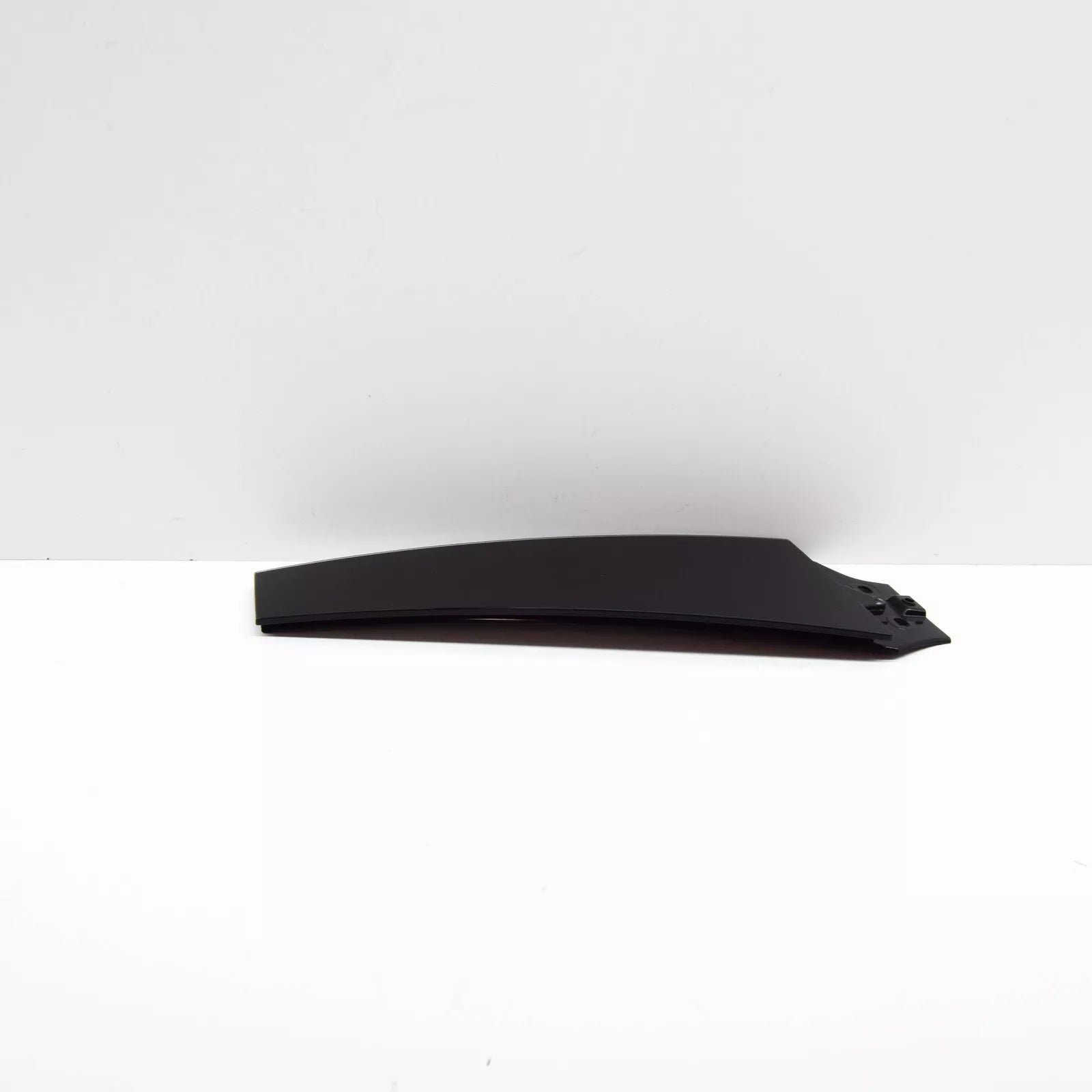 NEW MB CLS C219 EXTERIOR LEFT B PILLAR TRIM COVER A2196900187 ORIGINAL