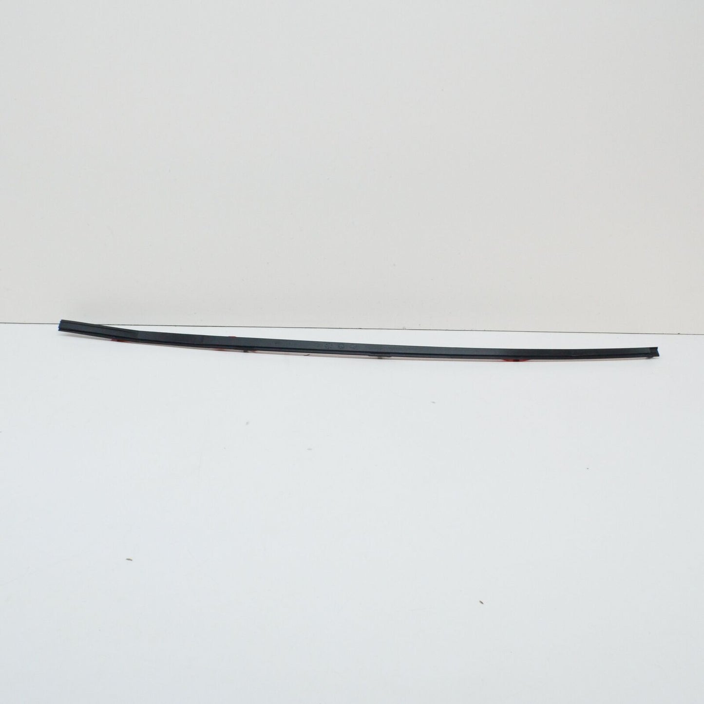 new ford mondeo mk3 windshield left vertical moulding retainer 1305441 original