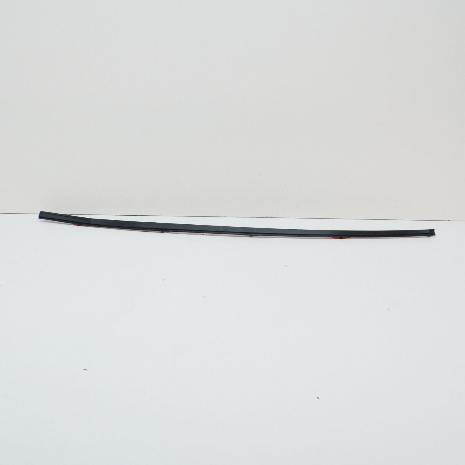 new ford mondeo mk3 windshield left vertical moulding retainer 1305441 original