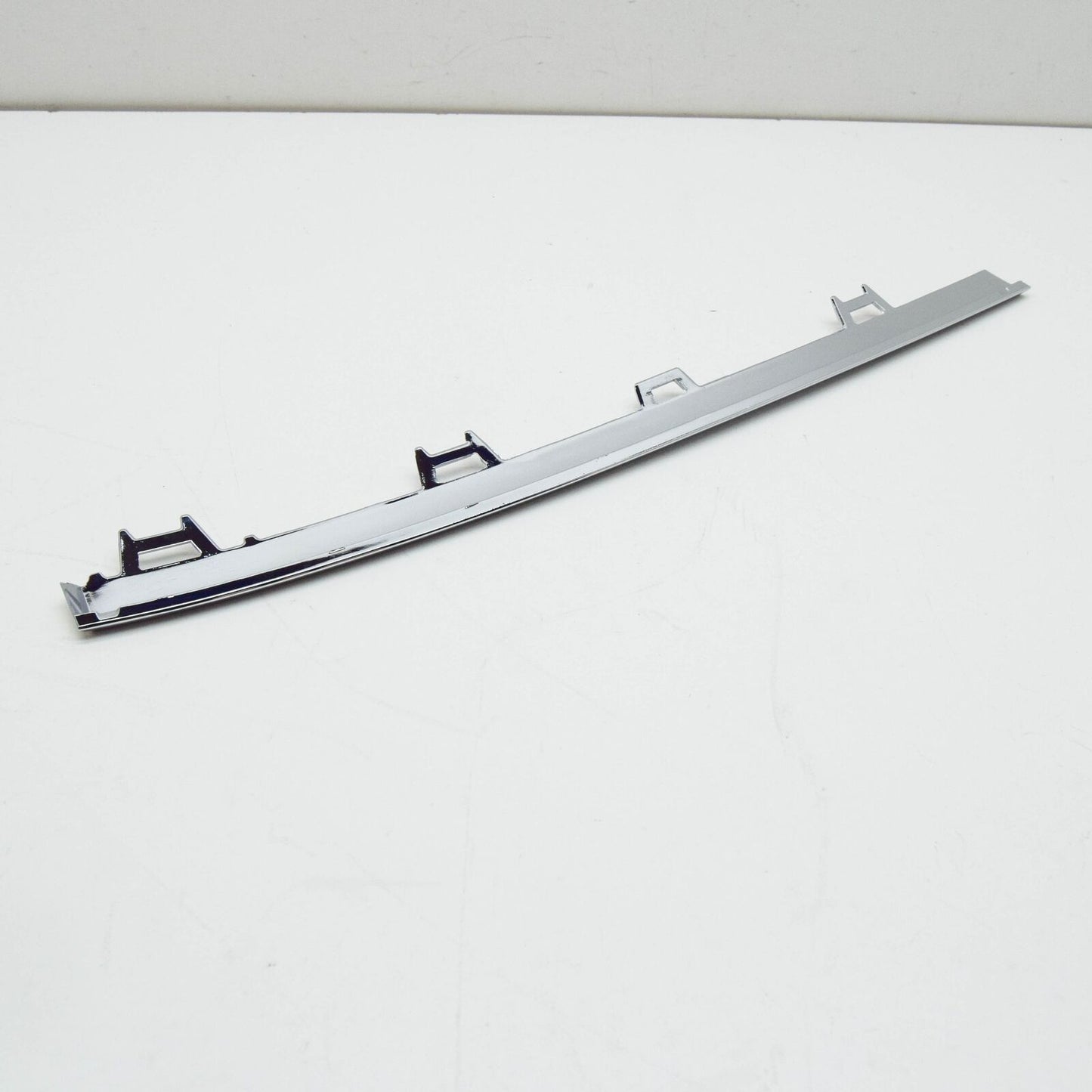 NEW VW POLO AW MK6 RADIATOR GRILLE MOLDING 2G0853767H2ZZ ORIGINAL