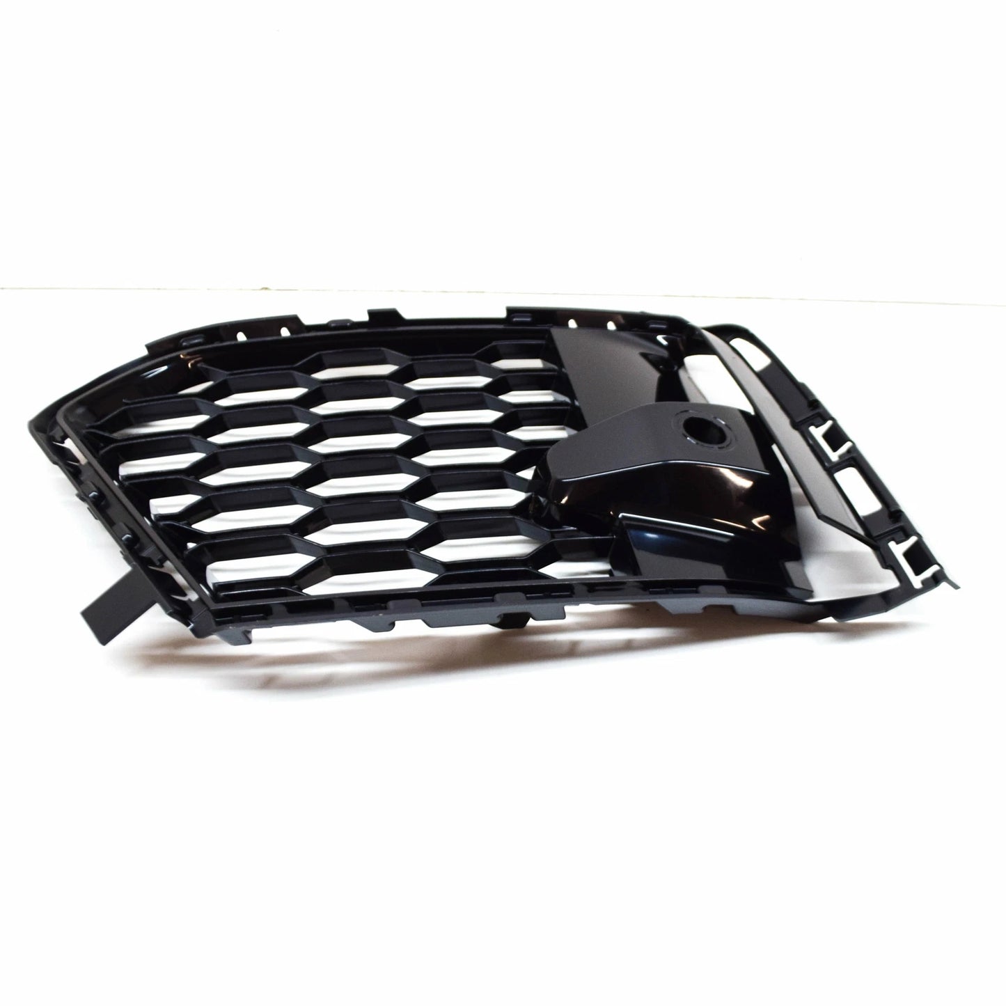 NEW BMW X6 G06 M FRONT RIGHT BUMPER OPEN GRILLE 51118069946 ORIGINAL
