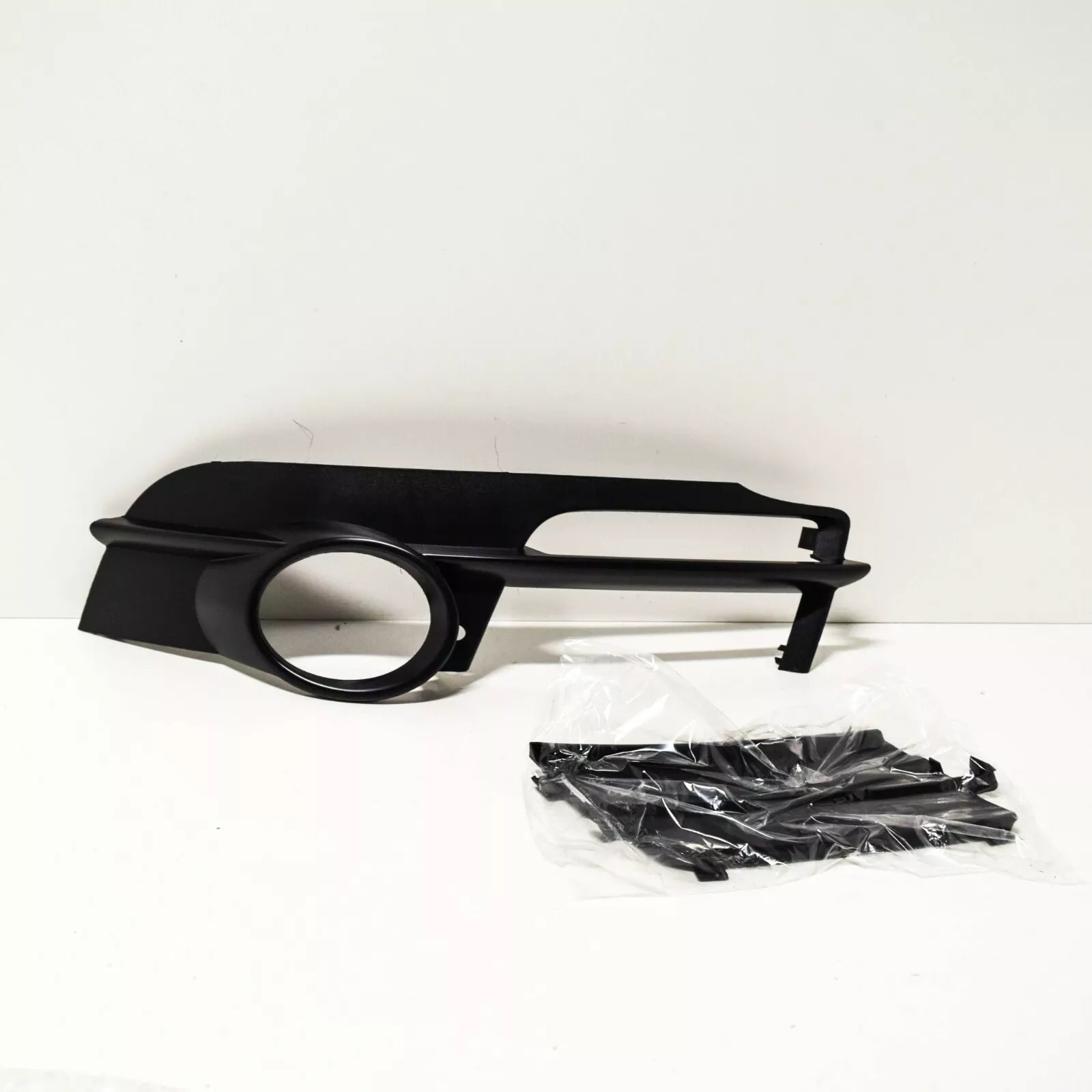 NEW AUDI A6 C6 LEFT FOG LIGHT GRILLE 4F0807681J01C 2008 ORIGINAL