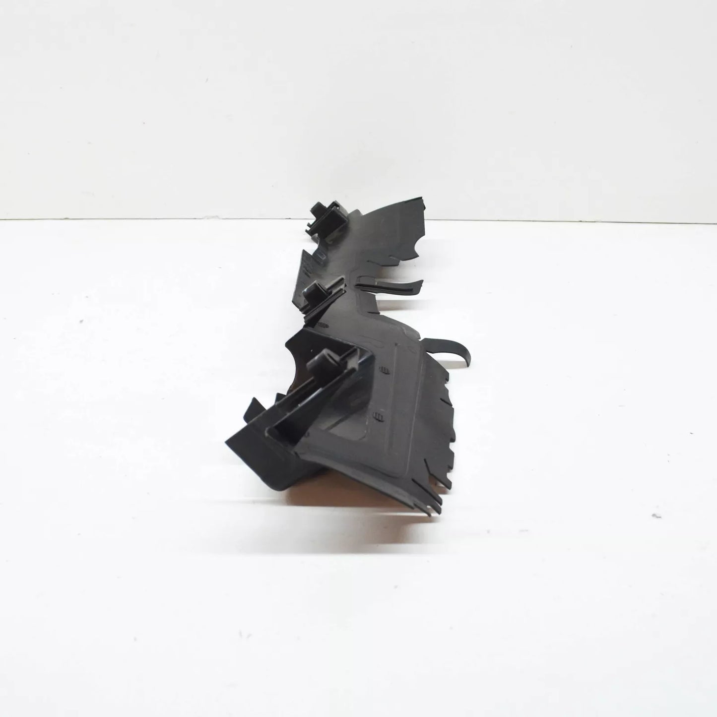 NEW VOLKSWAGEN ARTEON 3H7 RIGH RADIATOR AIR GUIDE 3G0121284AA ORIGINAL