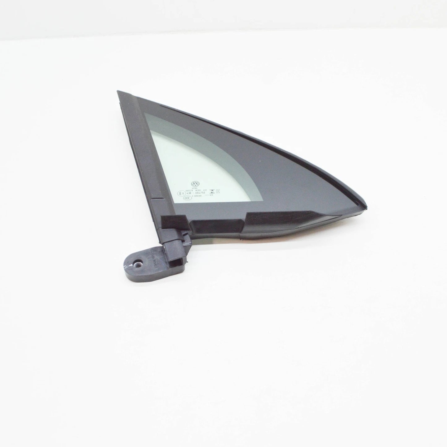 NEW VOLKSWAGEN TIGUAN AD FRONT RIGHT QUARTER WINDOW 5NN845114C 2018 ORIGINAL